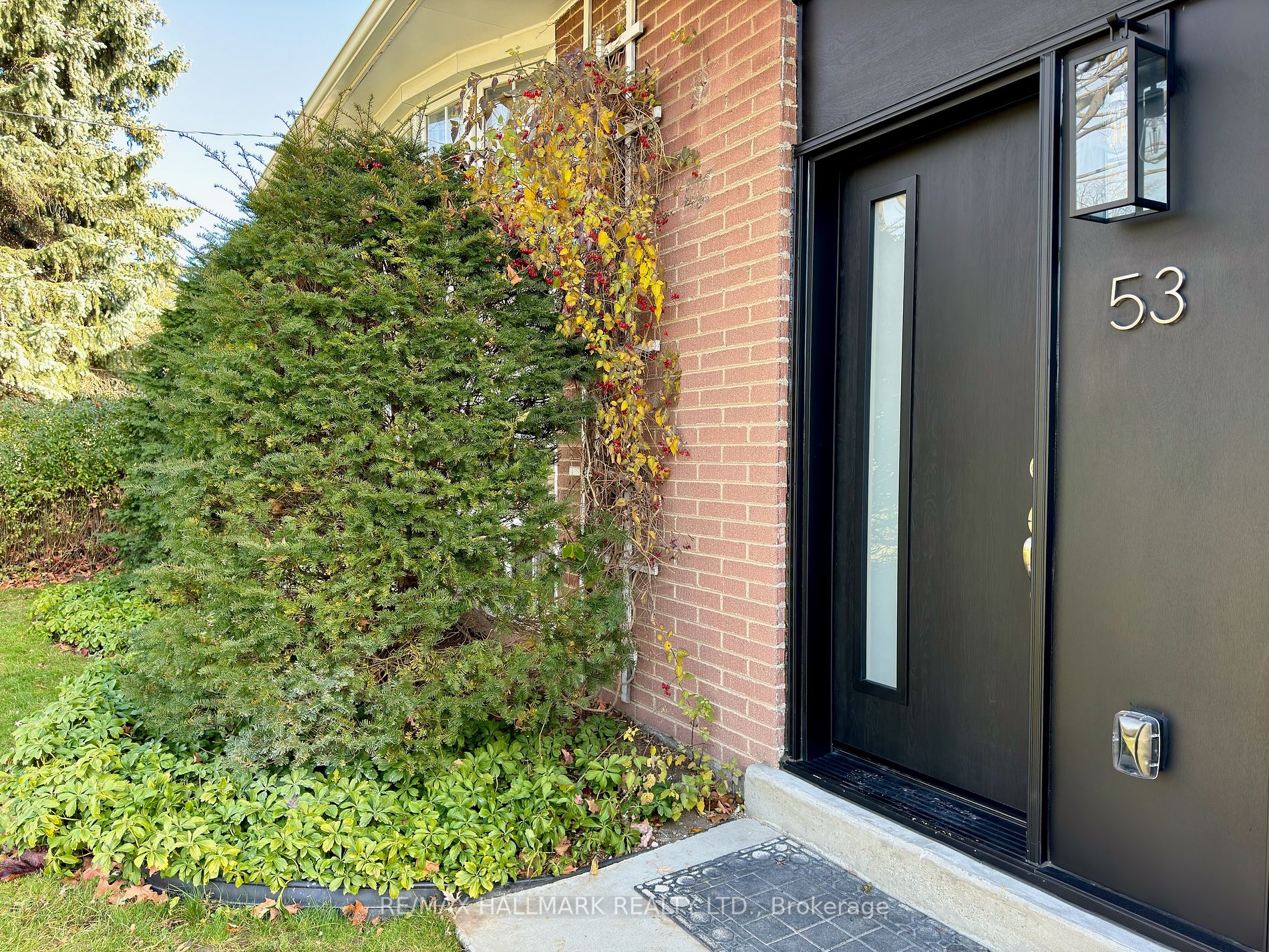 53 Fraserton Cres, #Upper