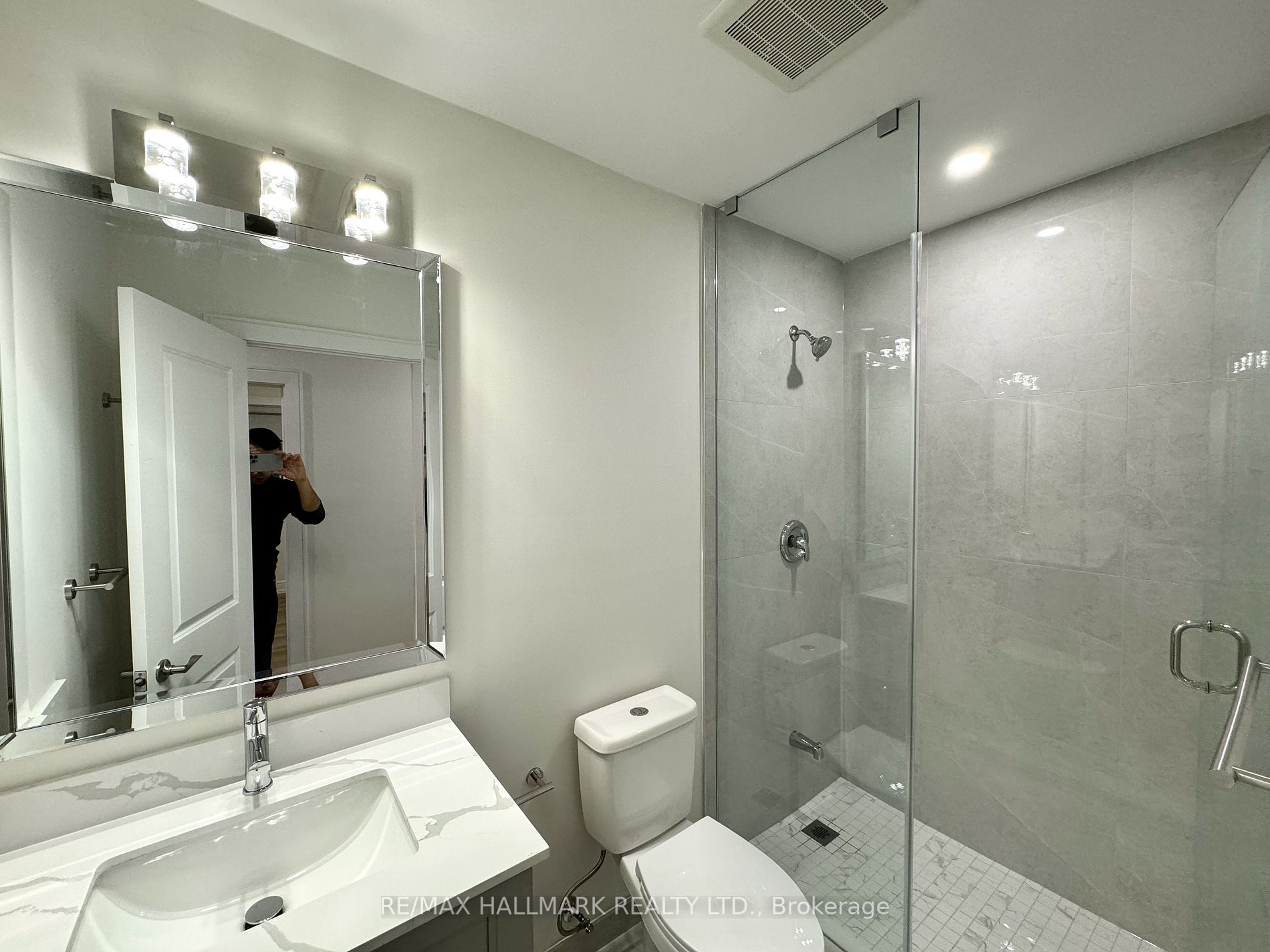 53 Fraserton Cres, #Upper