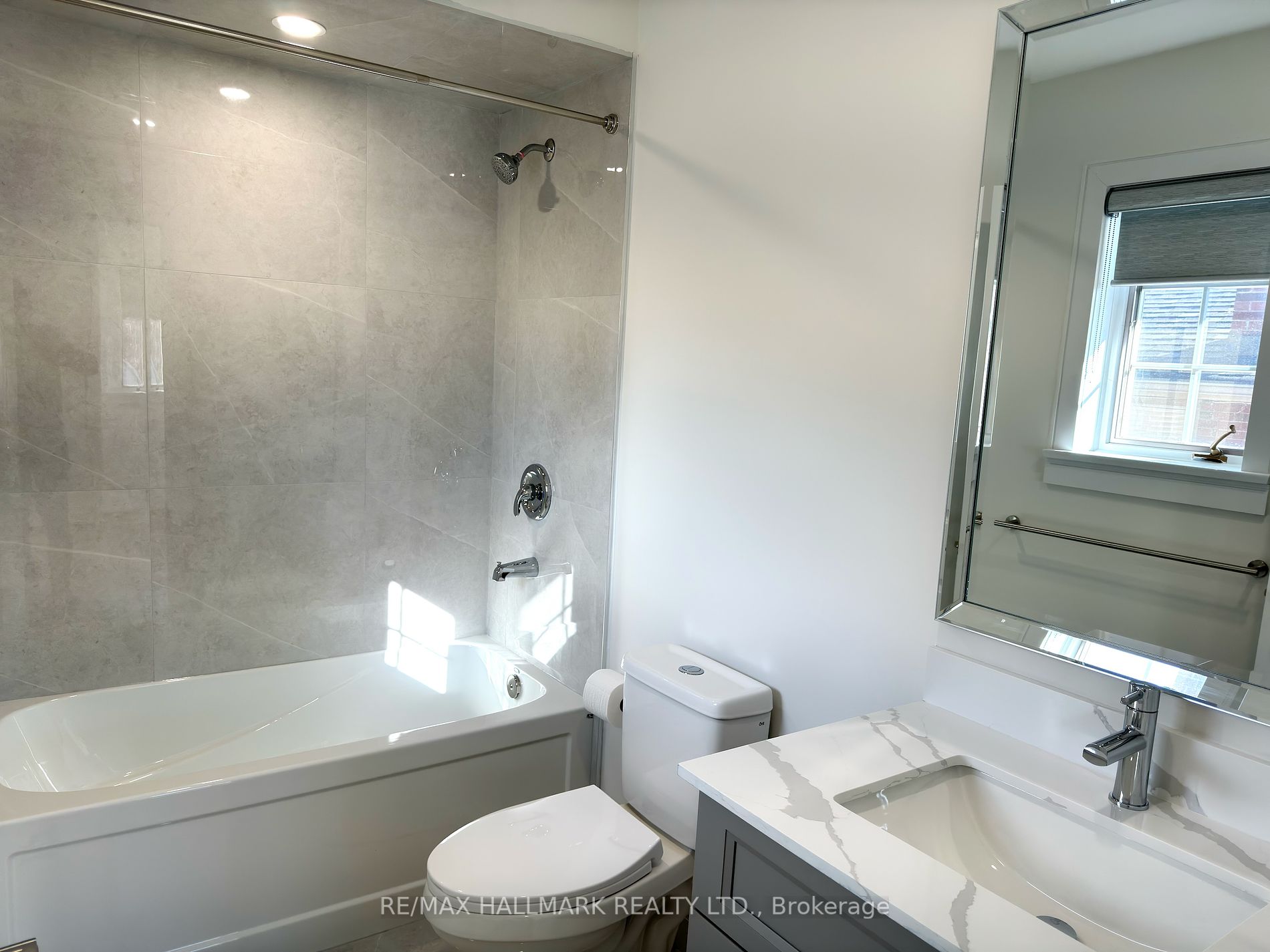 53 Fraserton Cres, #Upper