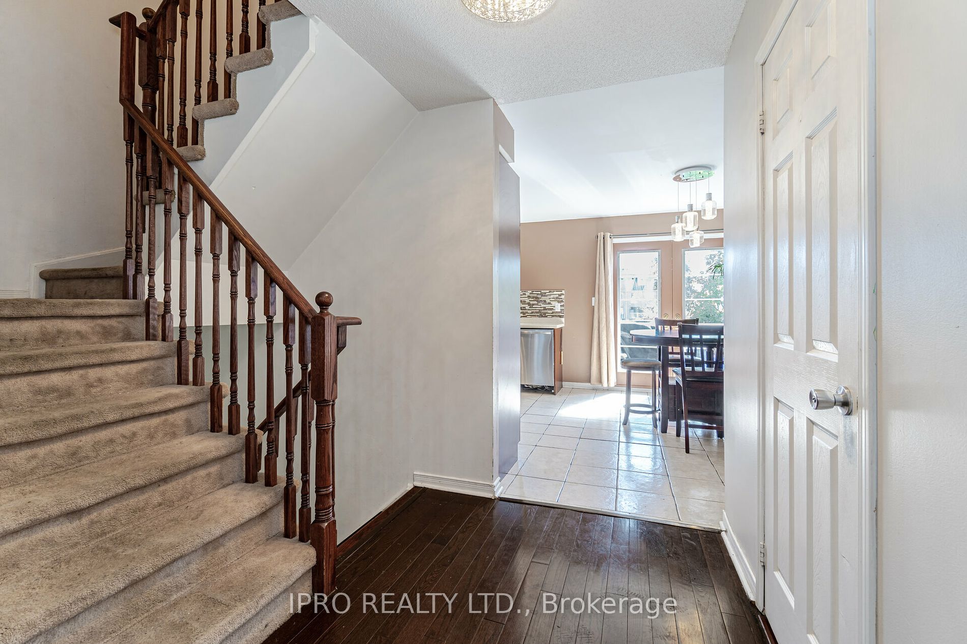23 Burnsborough St