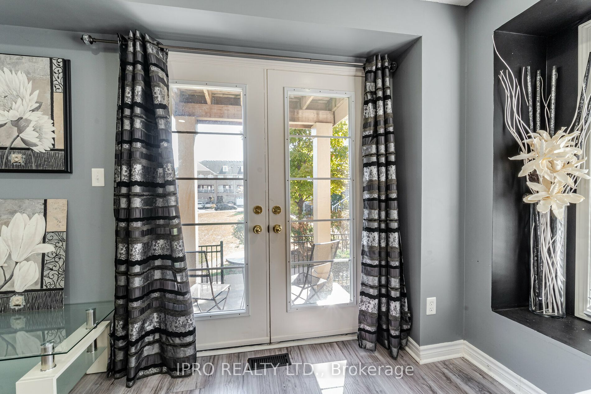 23 Burnsborough St