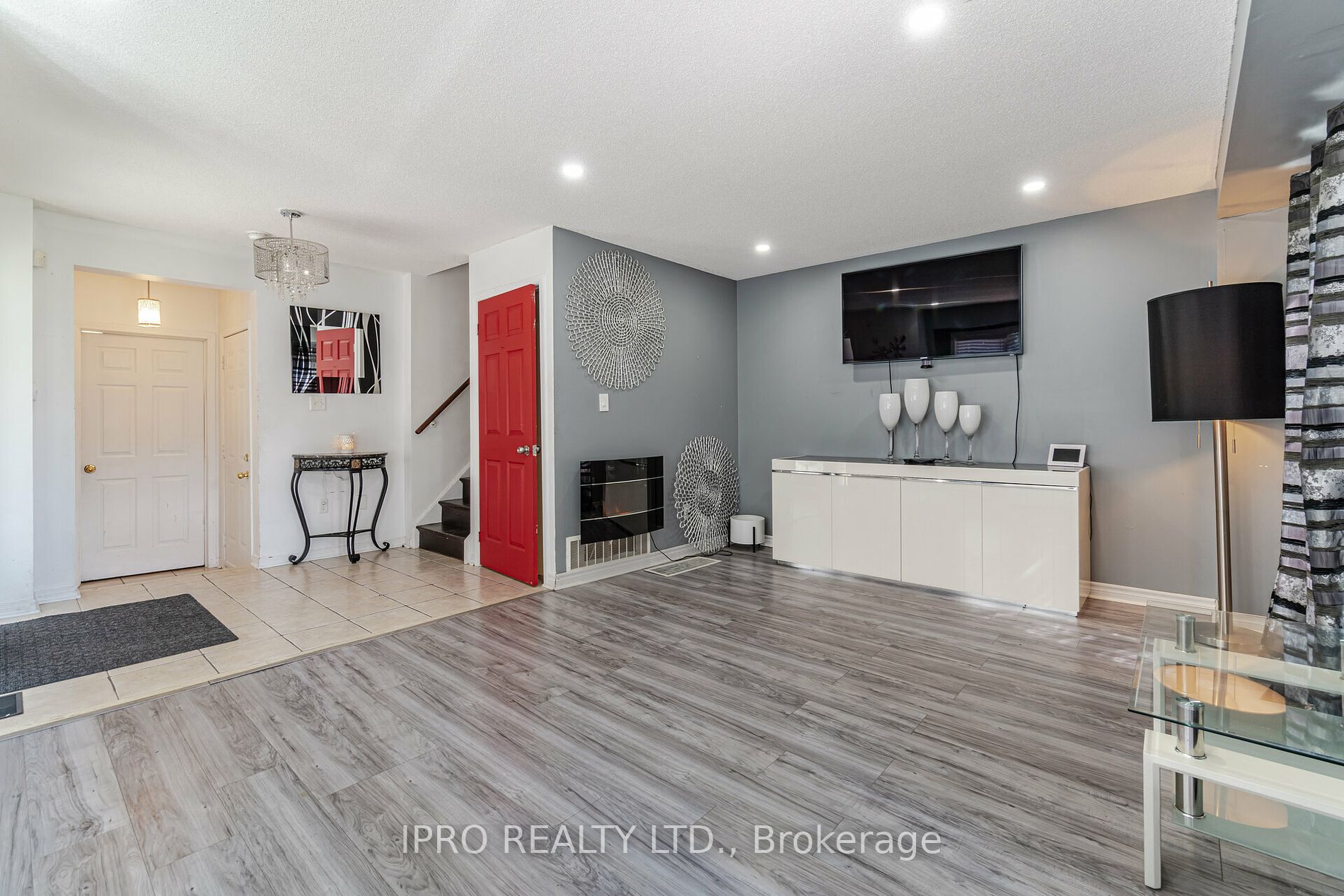 23 Burnsborough St