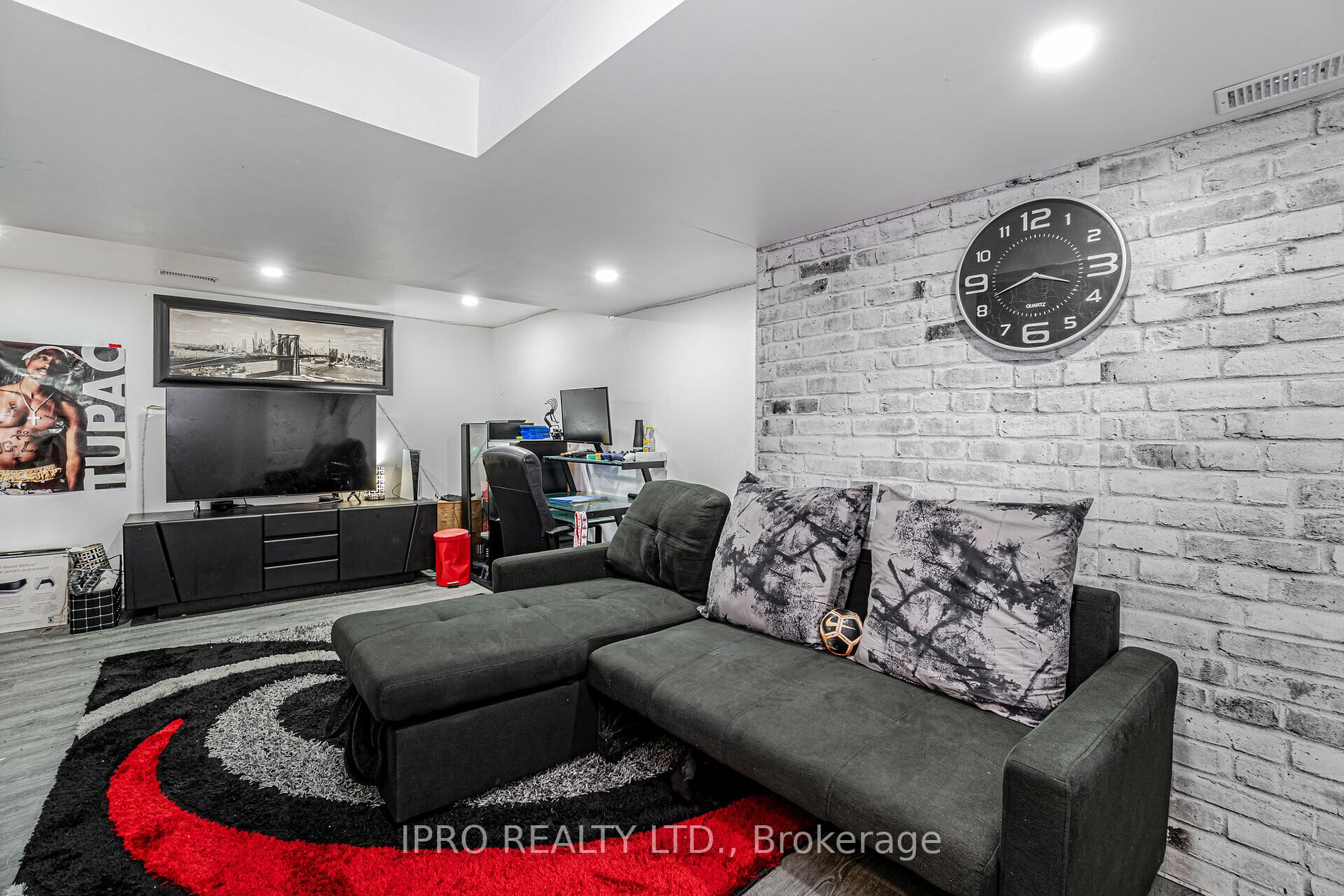 23 Burnsborough St