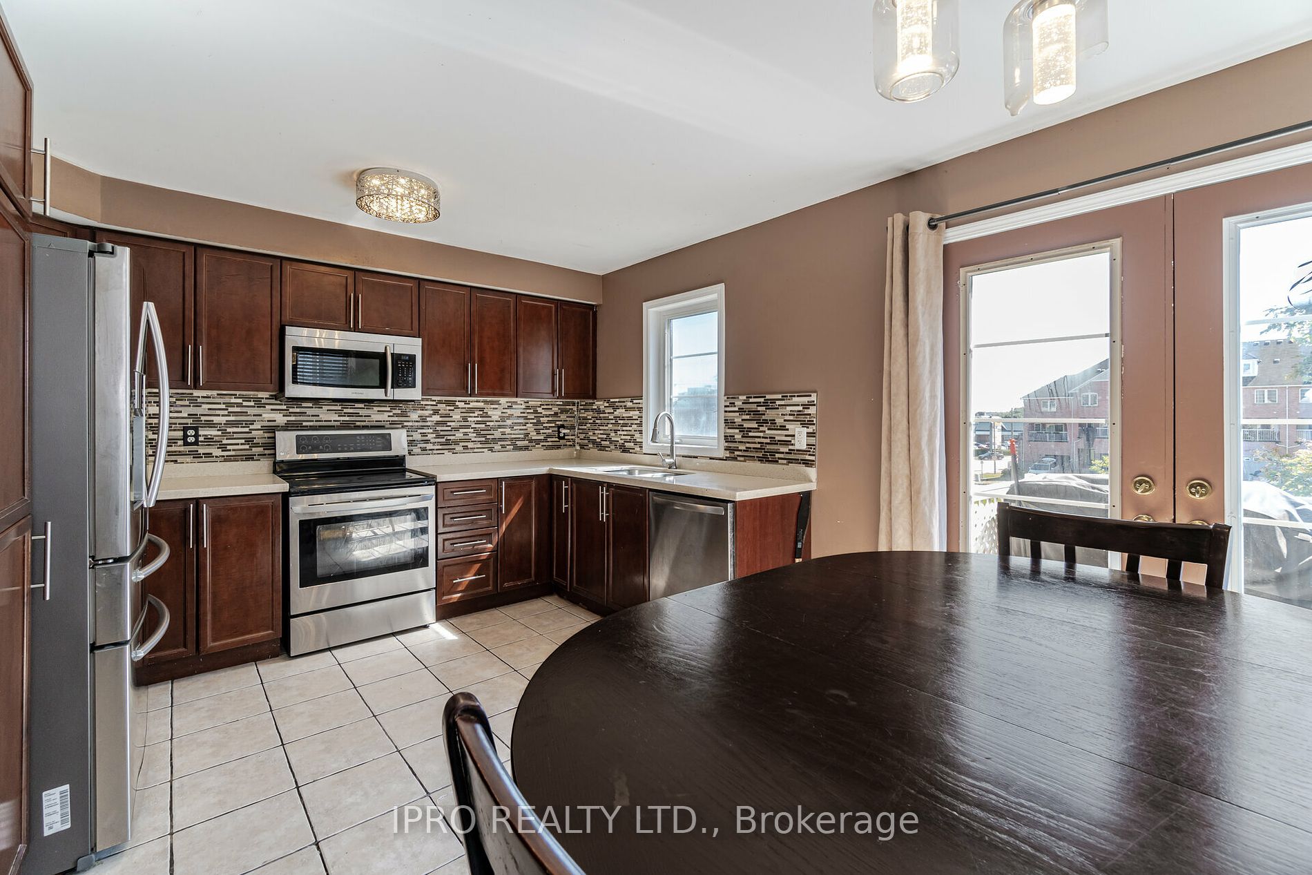 23 Burnsborough St