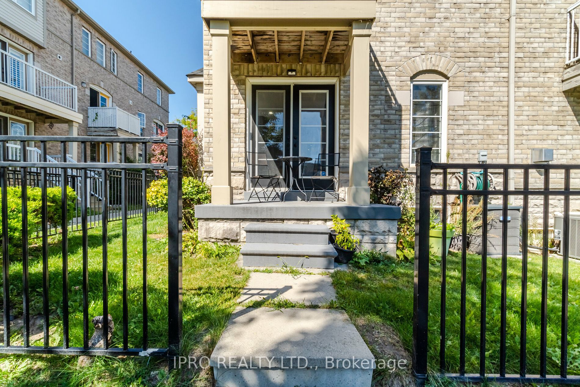 23 Burnsborough St