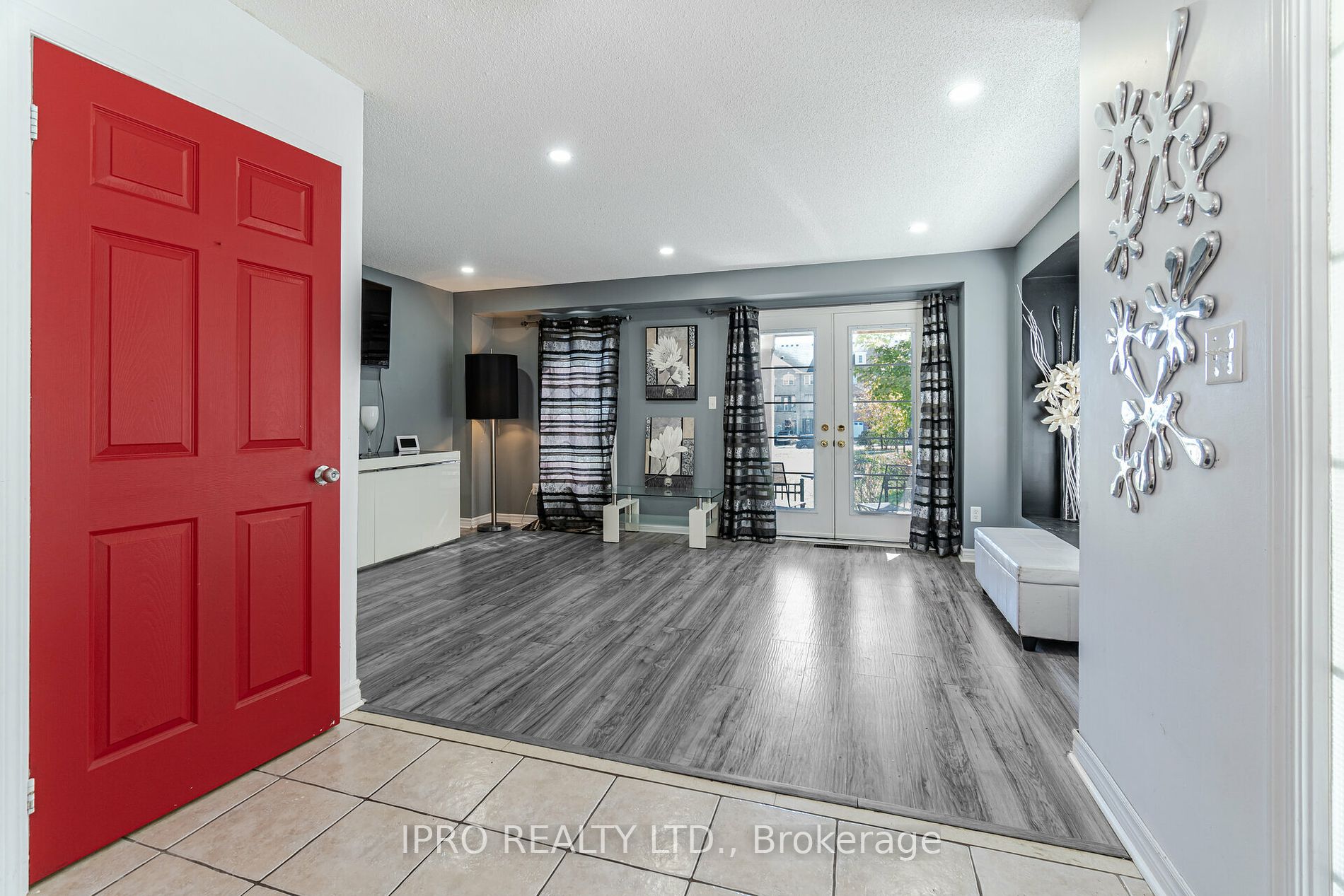 23 Burnsborough St