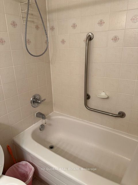 2800 Warden Ave, #803