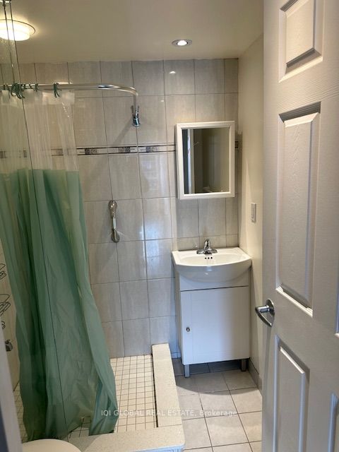 2800 Warden Ave, #803