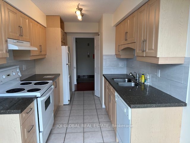 2800 Warden Ave, #803