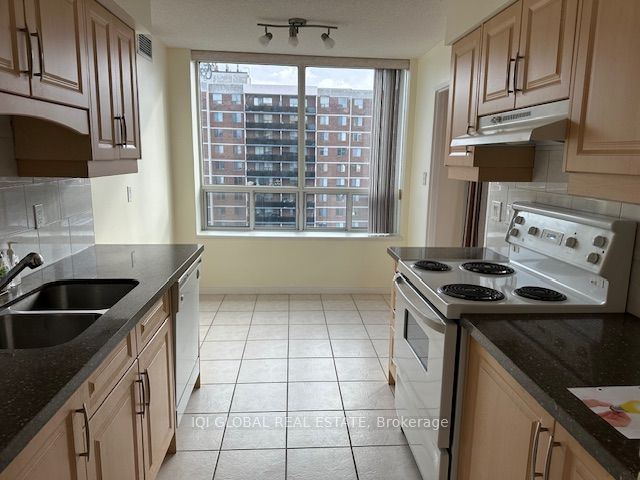 2800 Warden Ave, #803