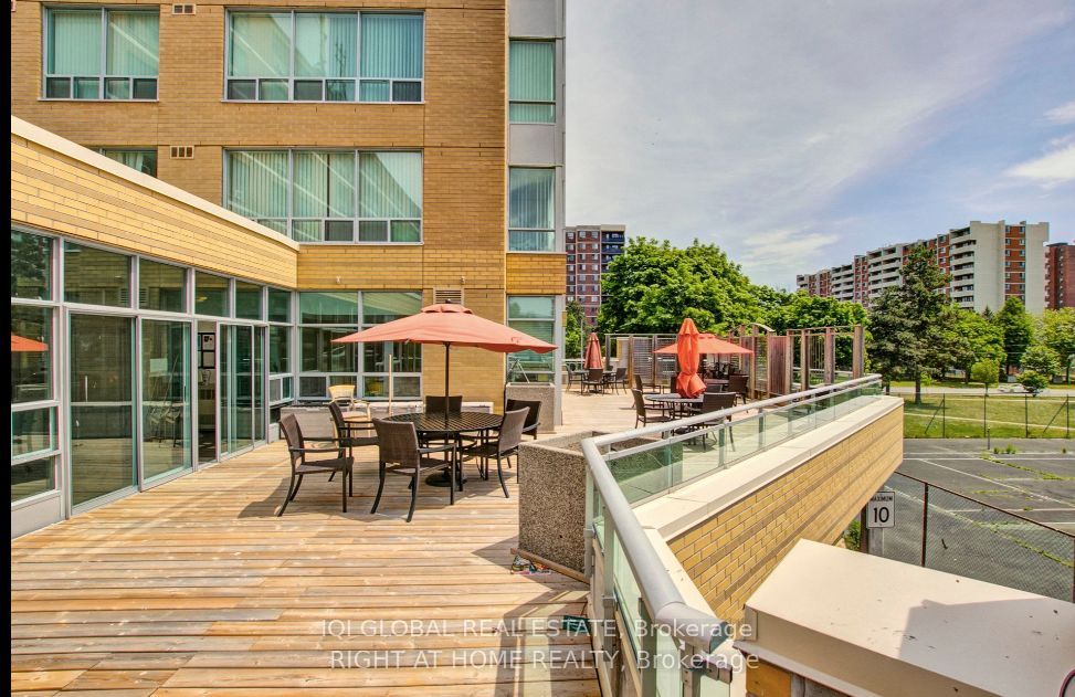 2800 Warden Ave, #803