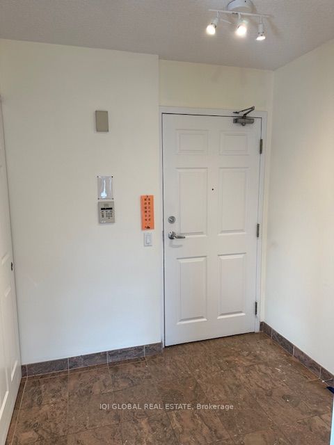 2800 Warden Ave, #803