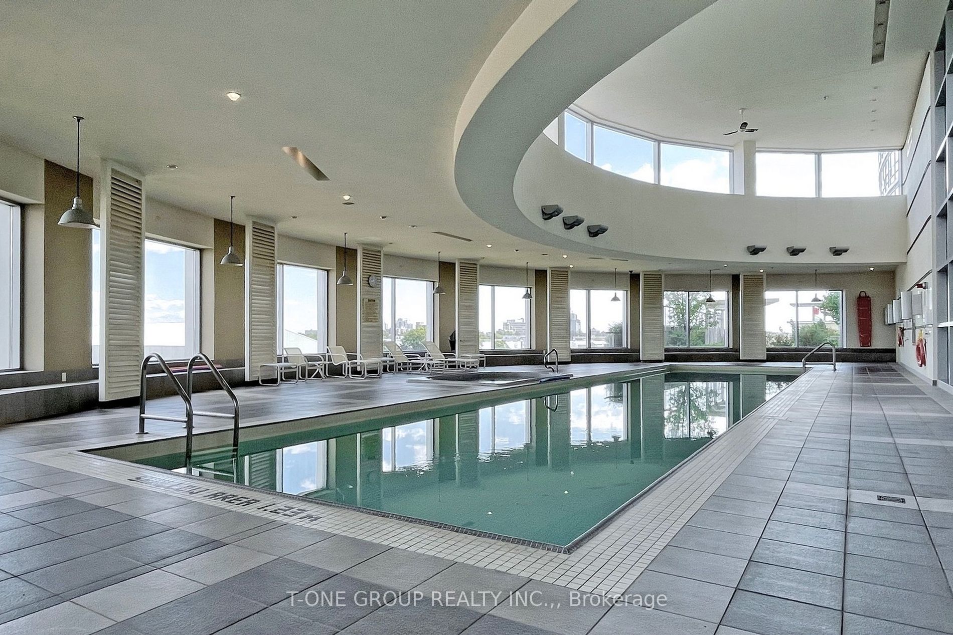 36 Lee Centre Dr, #2311