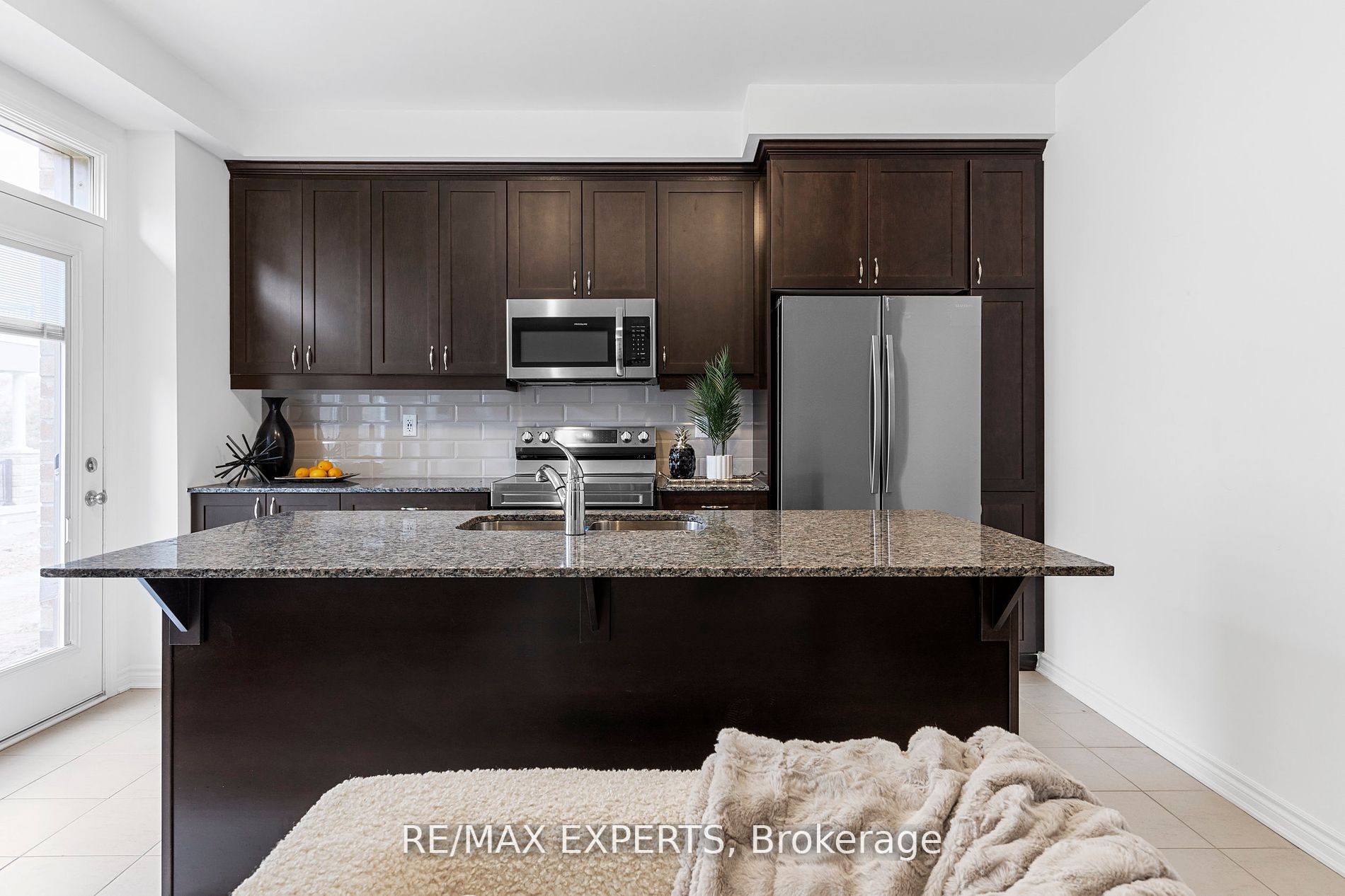 1508 Honey Locust Pl