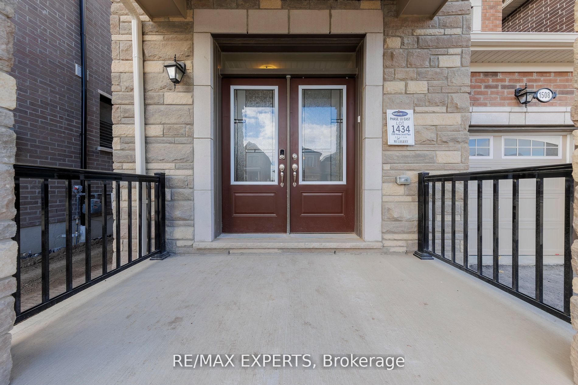 1508 Honey Locust Pl