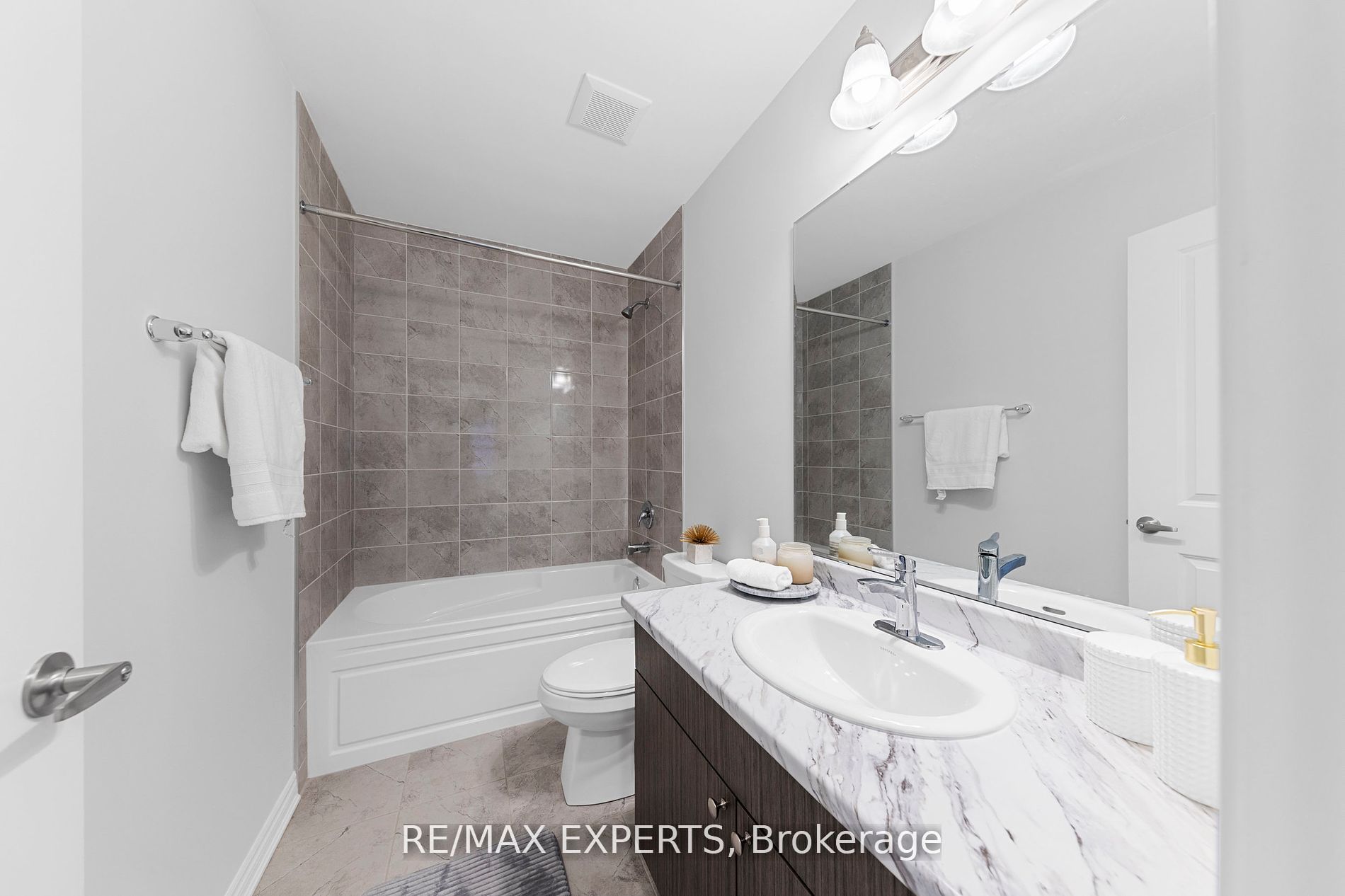 1508 Honey Locust Pl
