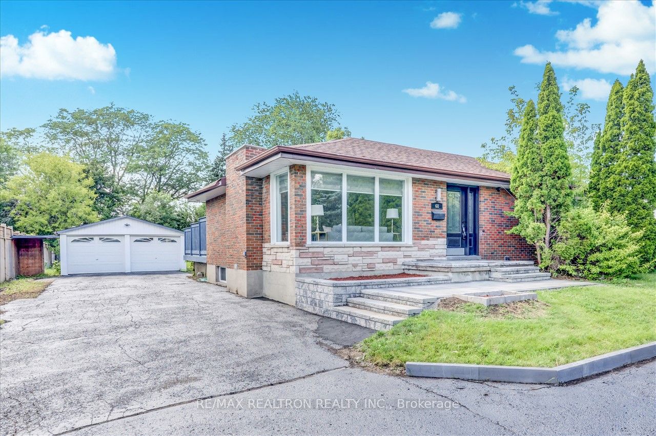 68 Thickson Rd N, (MLS® E8058214) See this detached house for sale