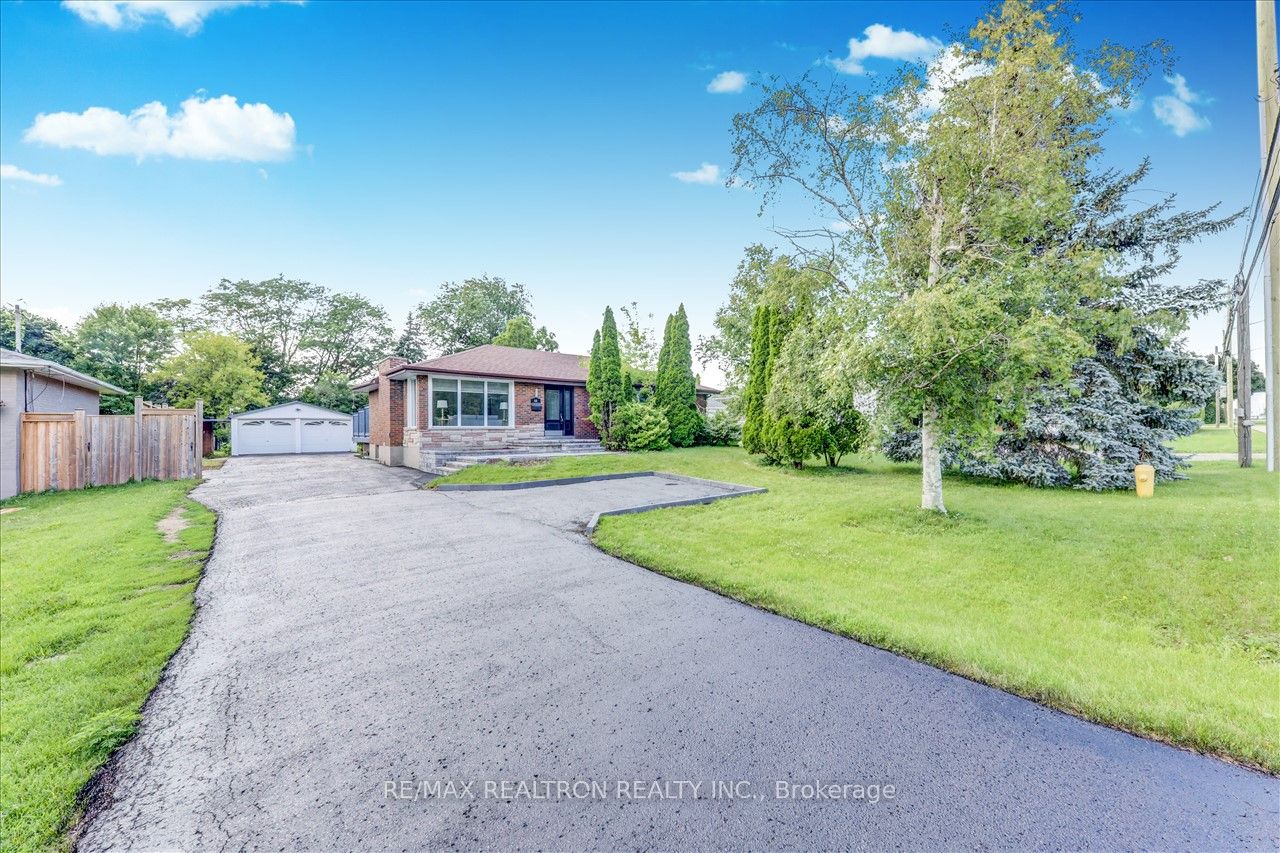 68 Thickson Rd N, (MLS® E8058214) See this detached house for sale