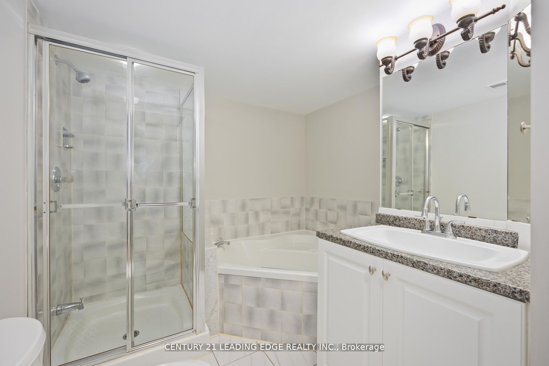 3233 Eglinton Ave E, #1001