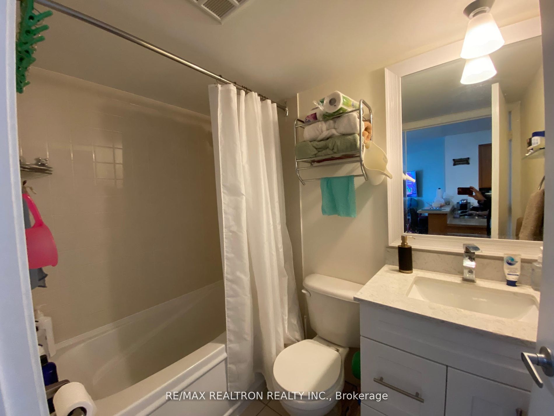 38 Lee Centre Dr, #606