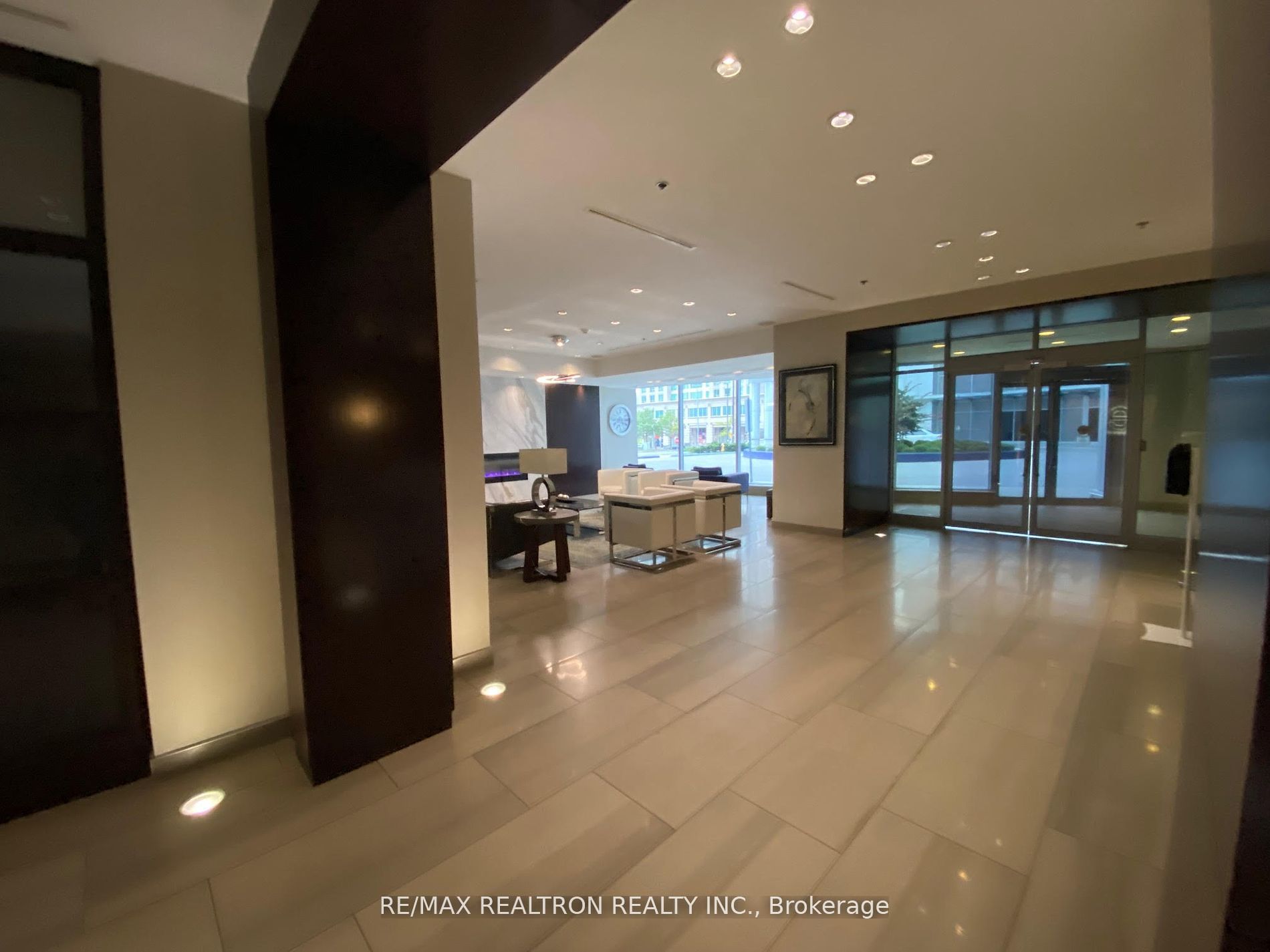 38 Lee Centre Dr, #606