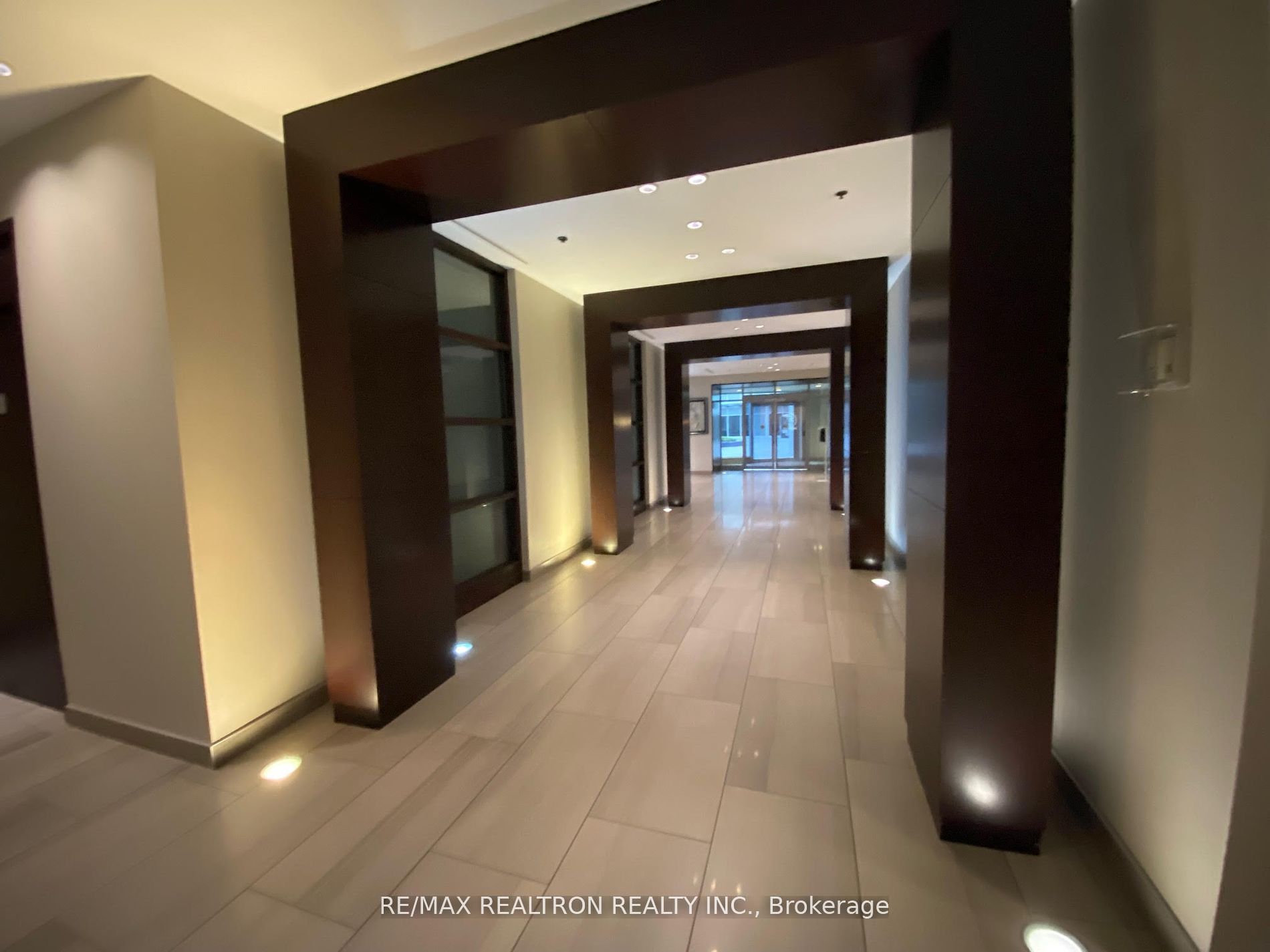 38 Lee Centre Dr, #606