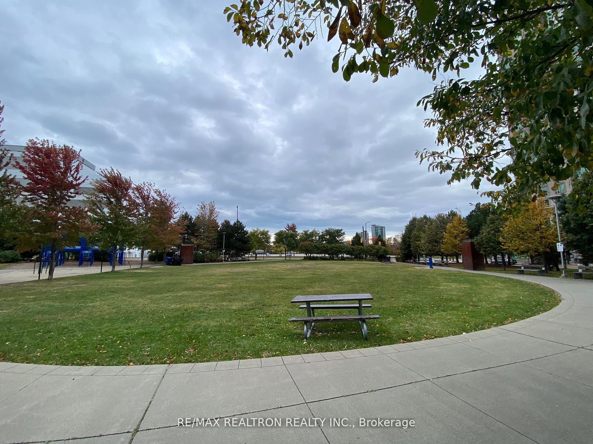 38 Lee Centre Dr, #606