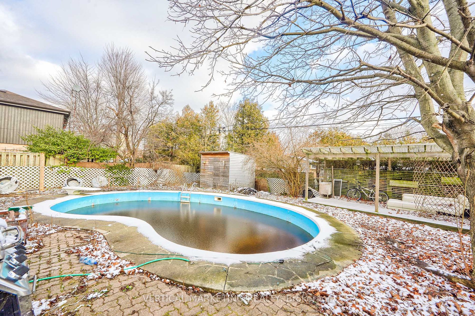 29 Bledlow Manor Dr