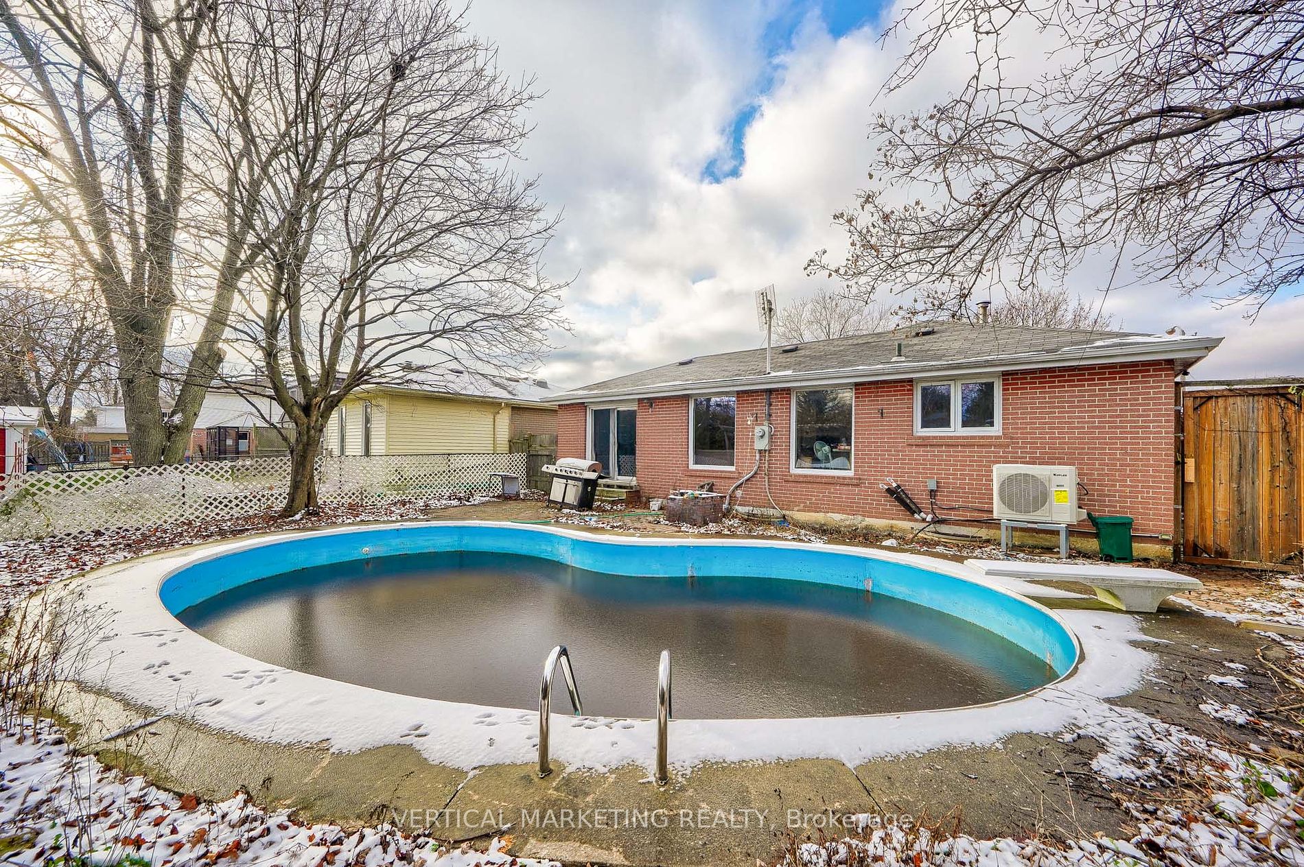 29 Bledlow Manor Dr