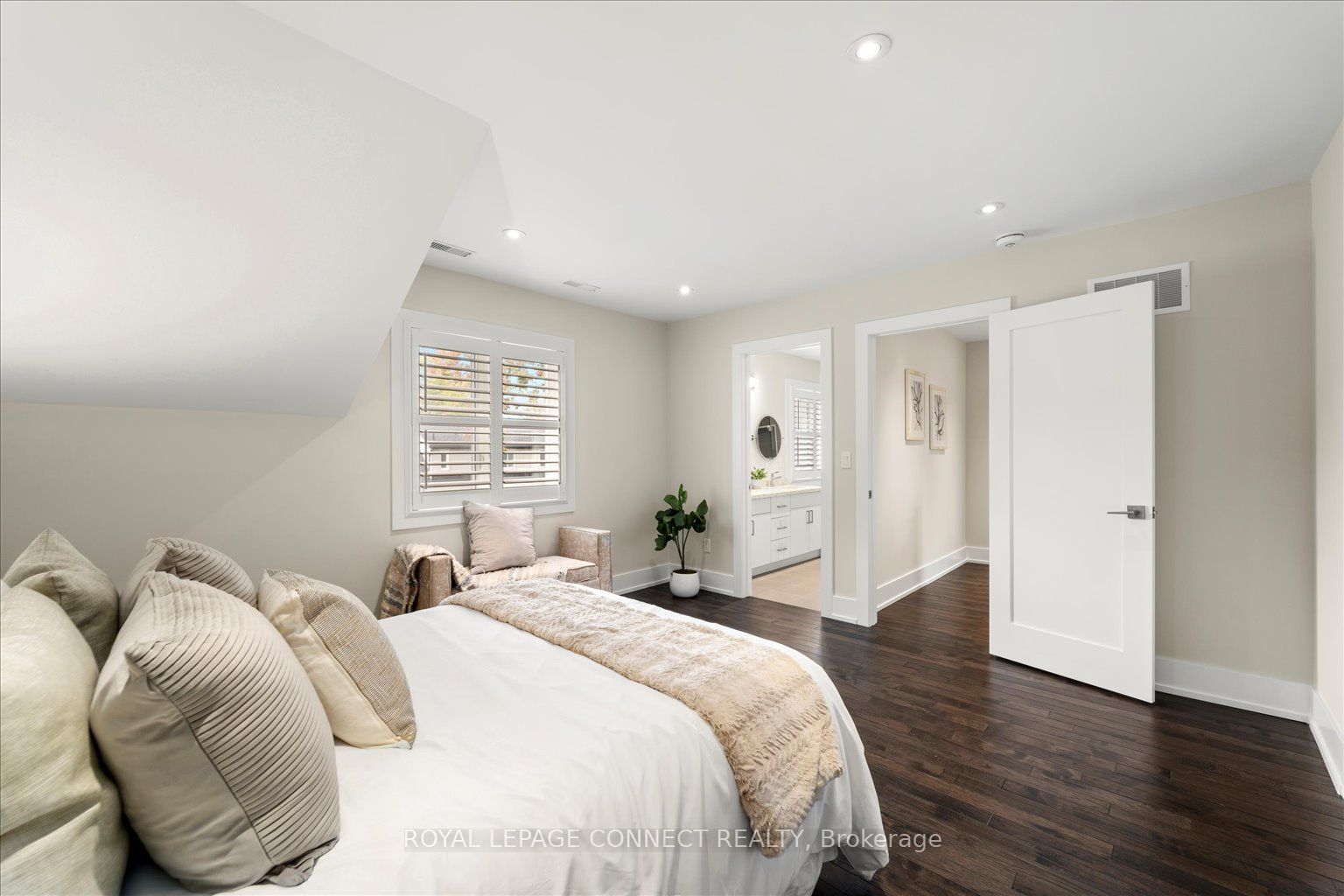 4 Youngmill Dr