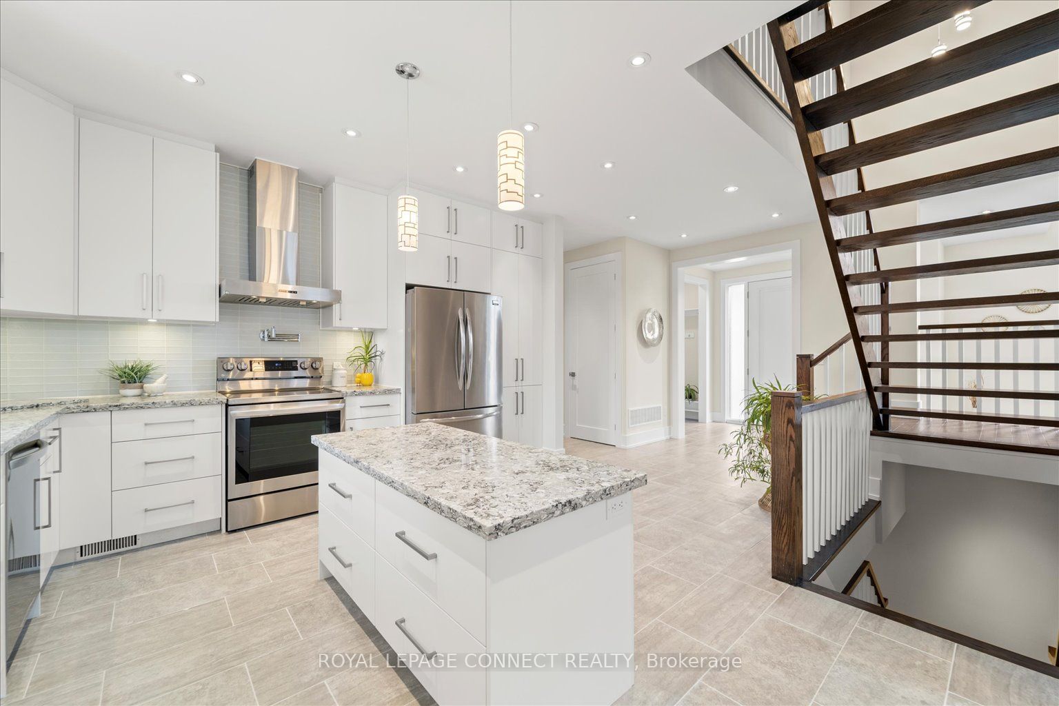 4 Youngmill Dr