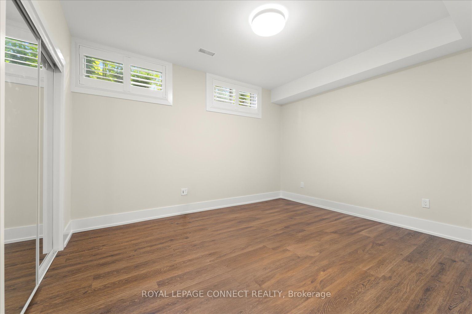 4 Youngmill Dr