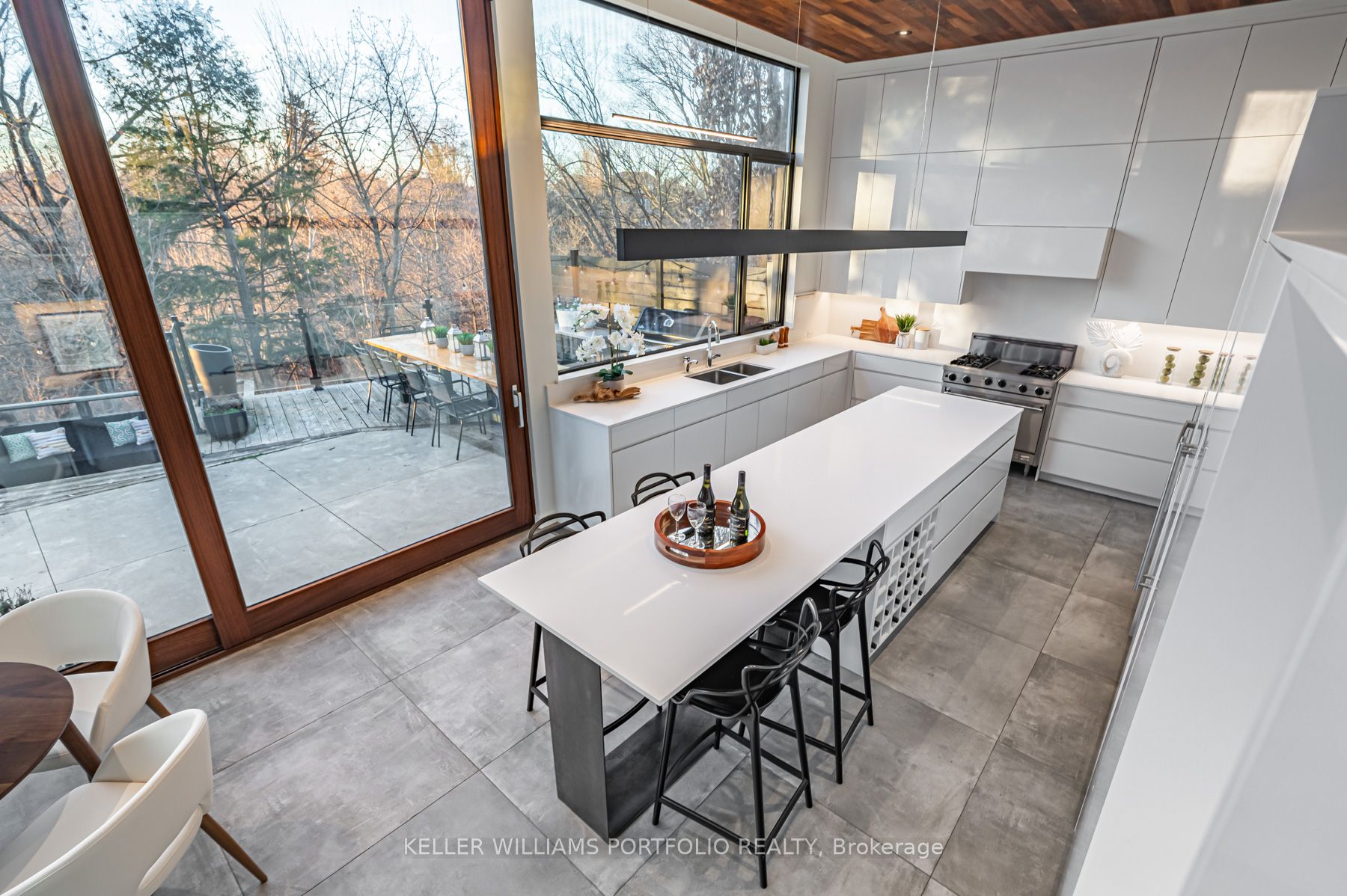 40 Hillside Dr