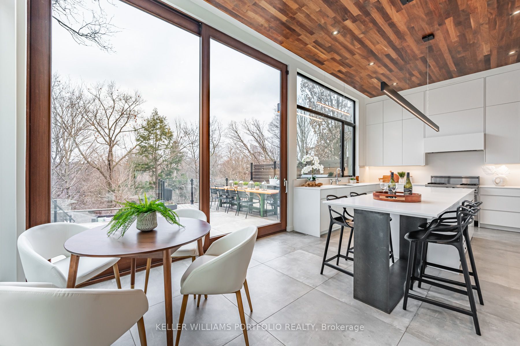40 Hillside Dr