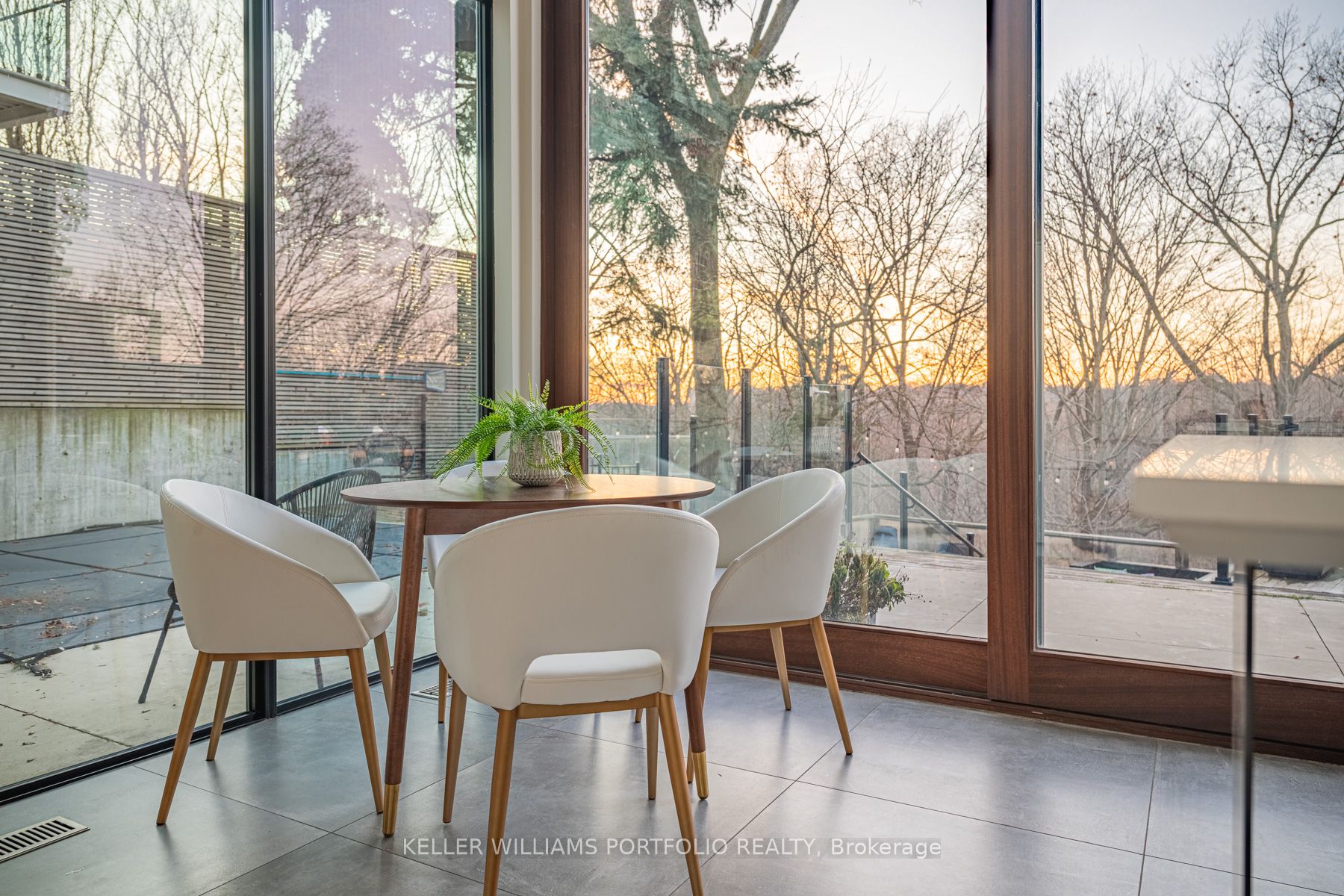 40 Hillside Dr