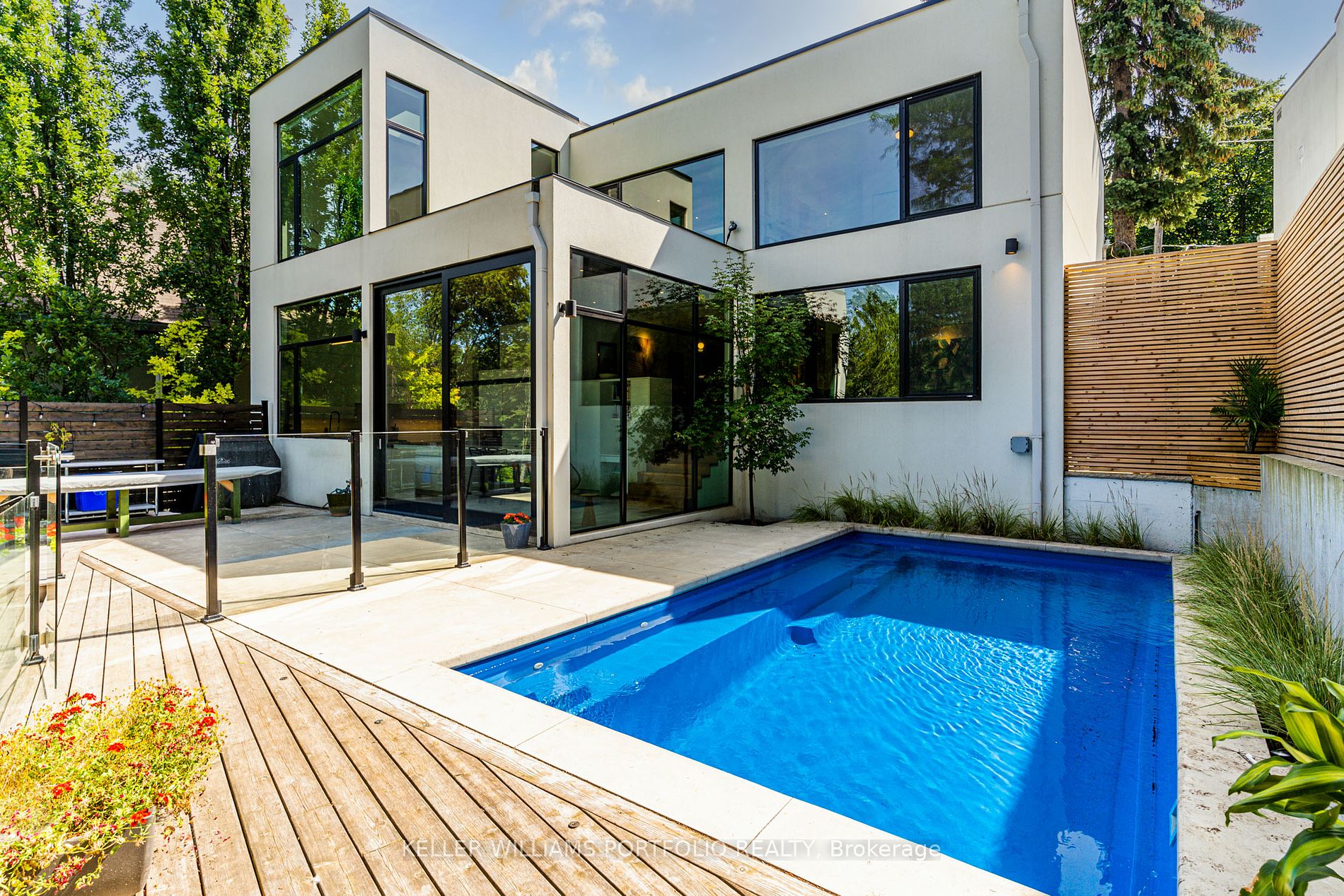 40 Hillside Dr