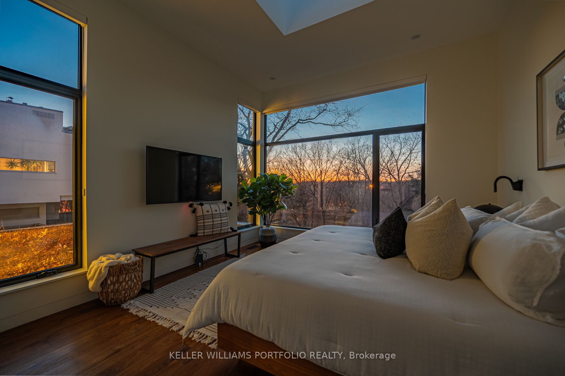 40 Hillside Dr