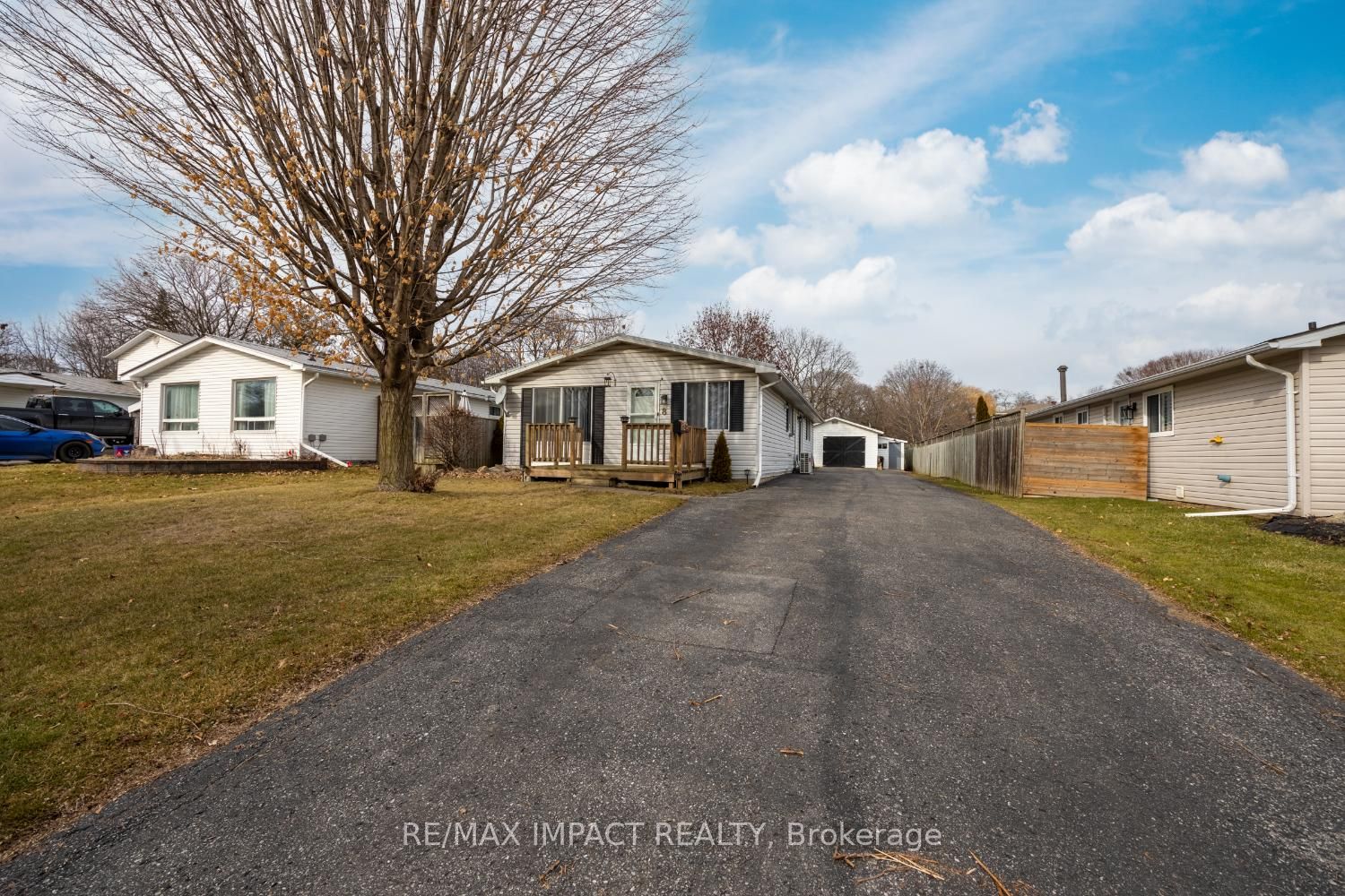 8 Saunders Avenue