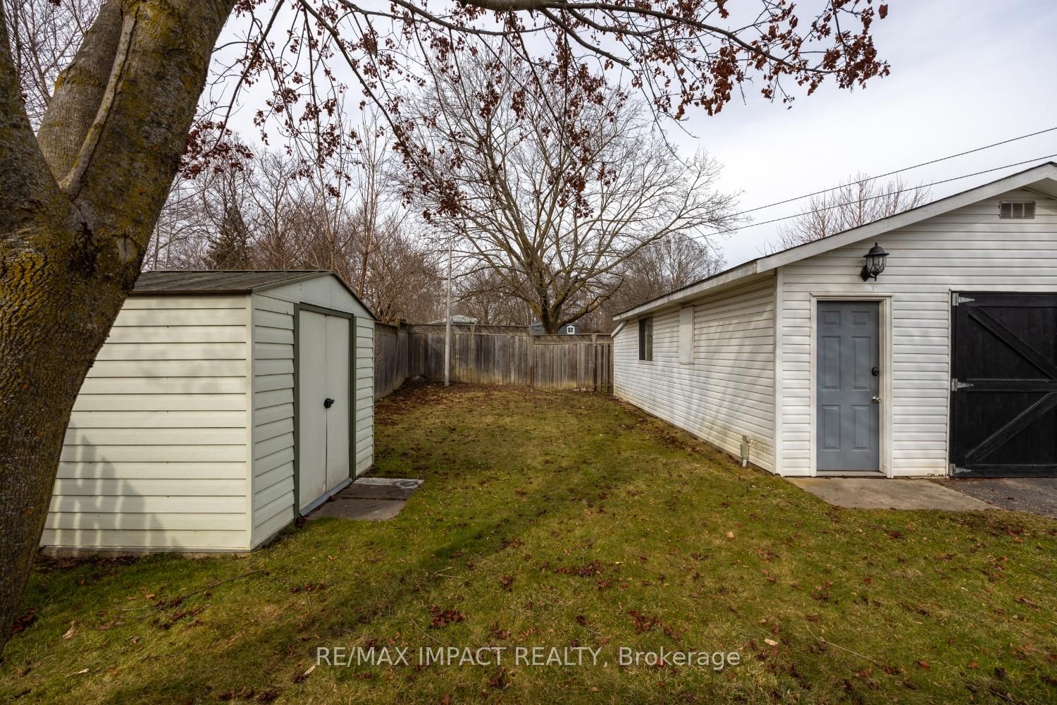 8 Saunders Avenue