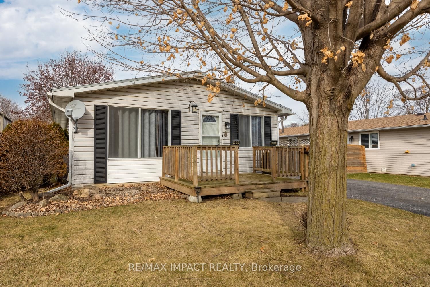 8 Saunders Avenue