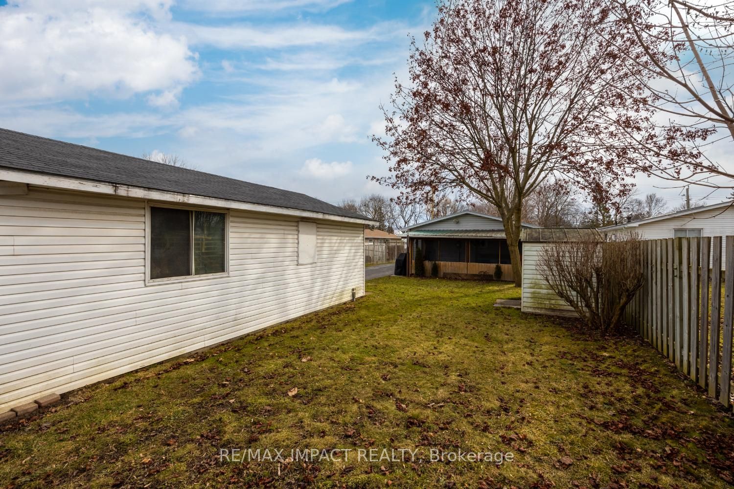 8 Saunders Avenue