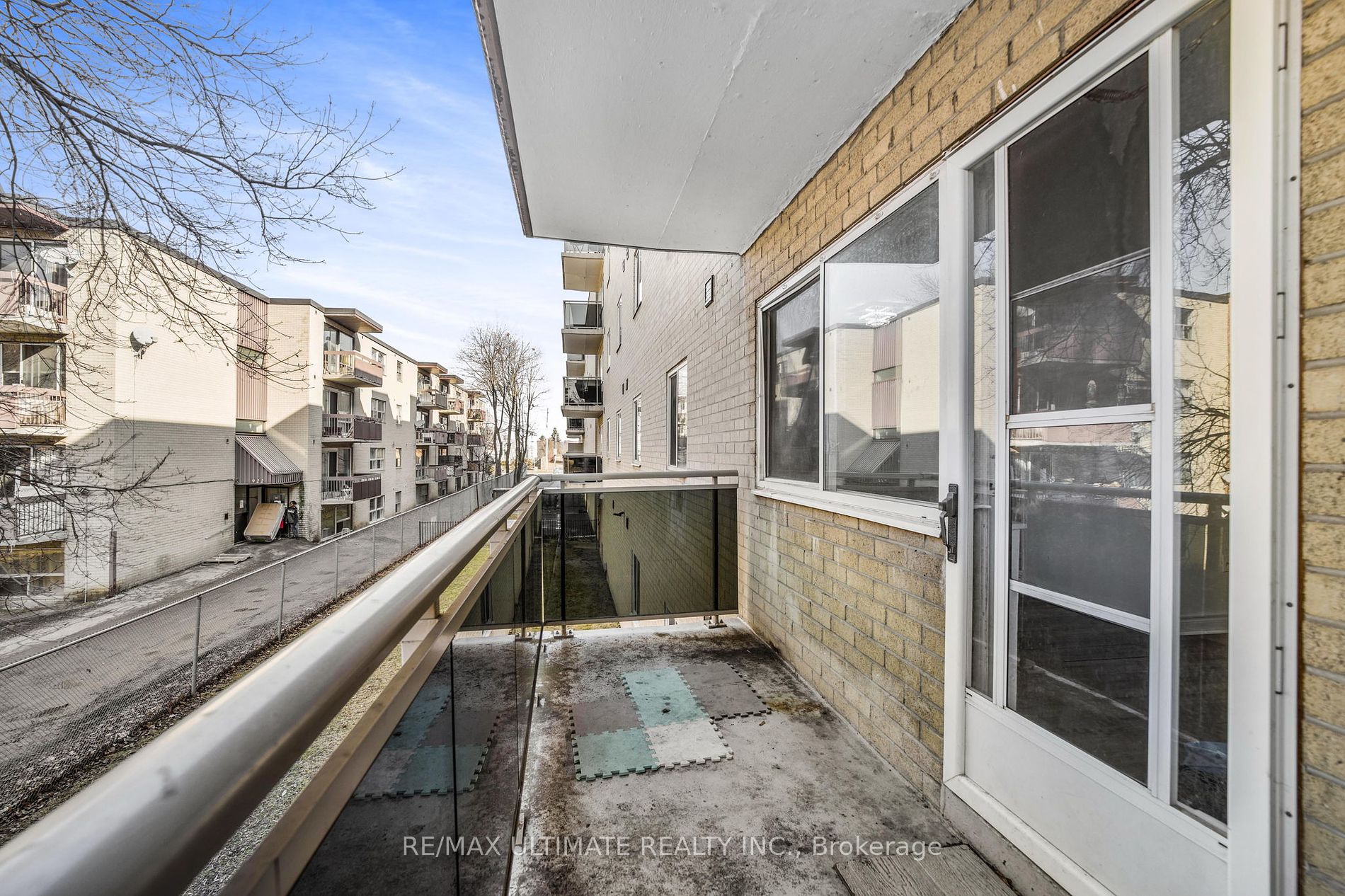 936 Glen St, #205