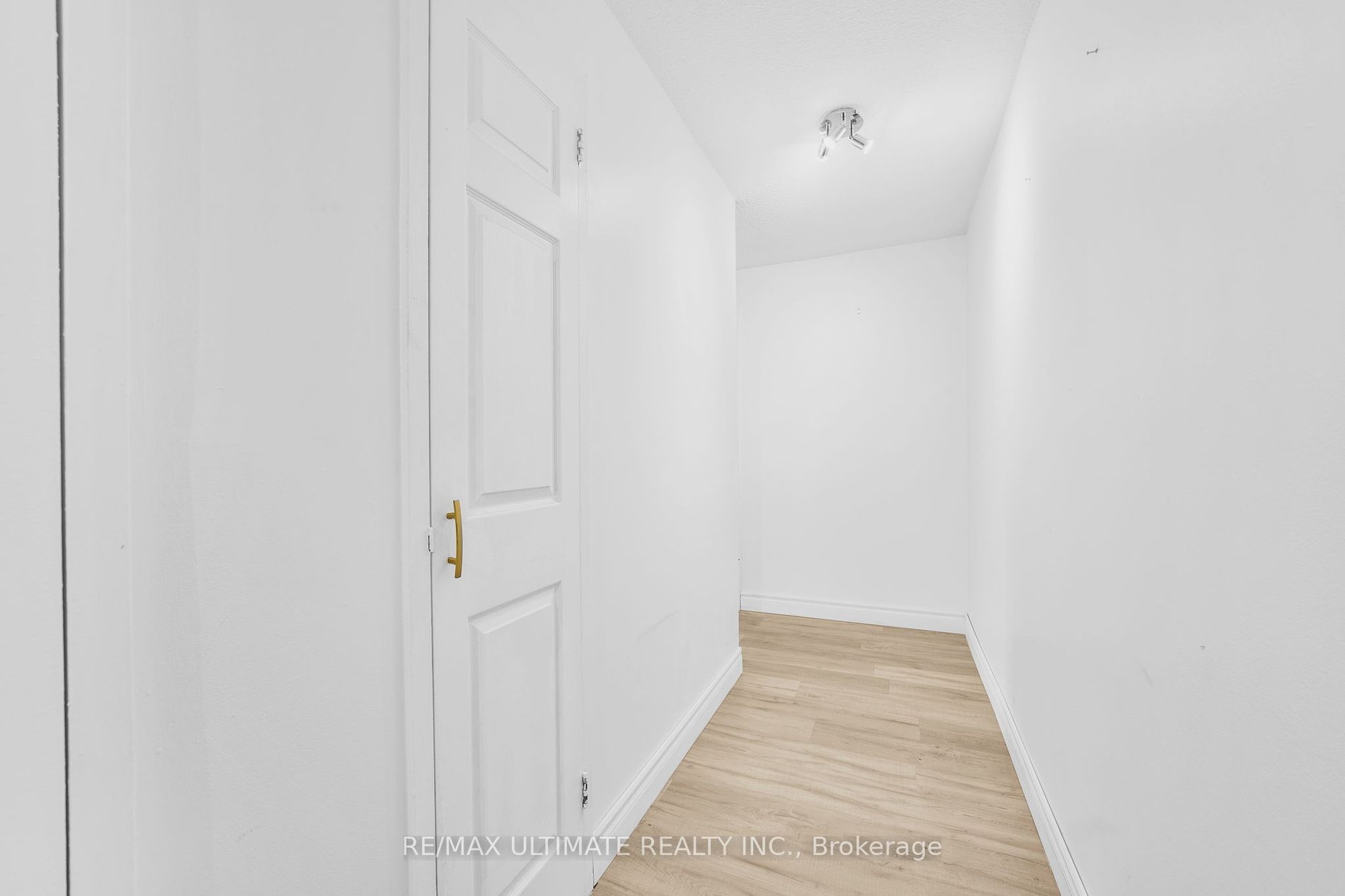 936 Glen St, #205