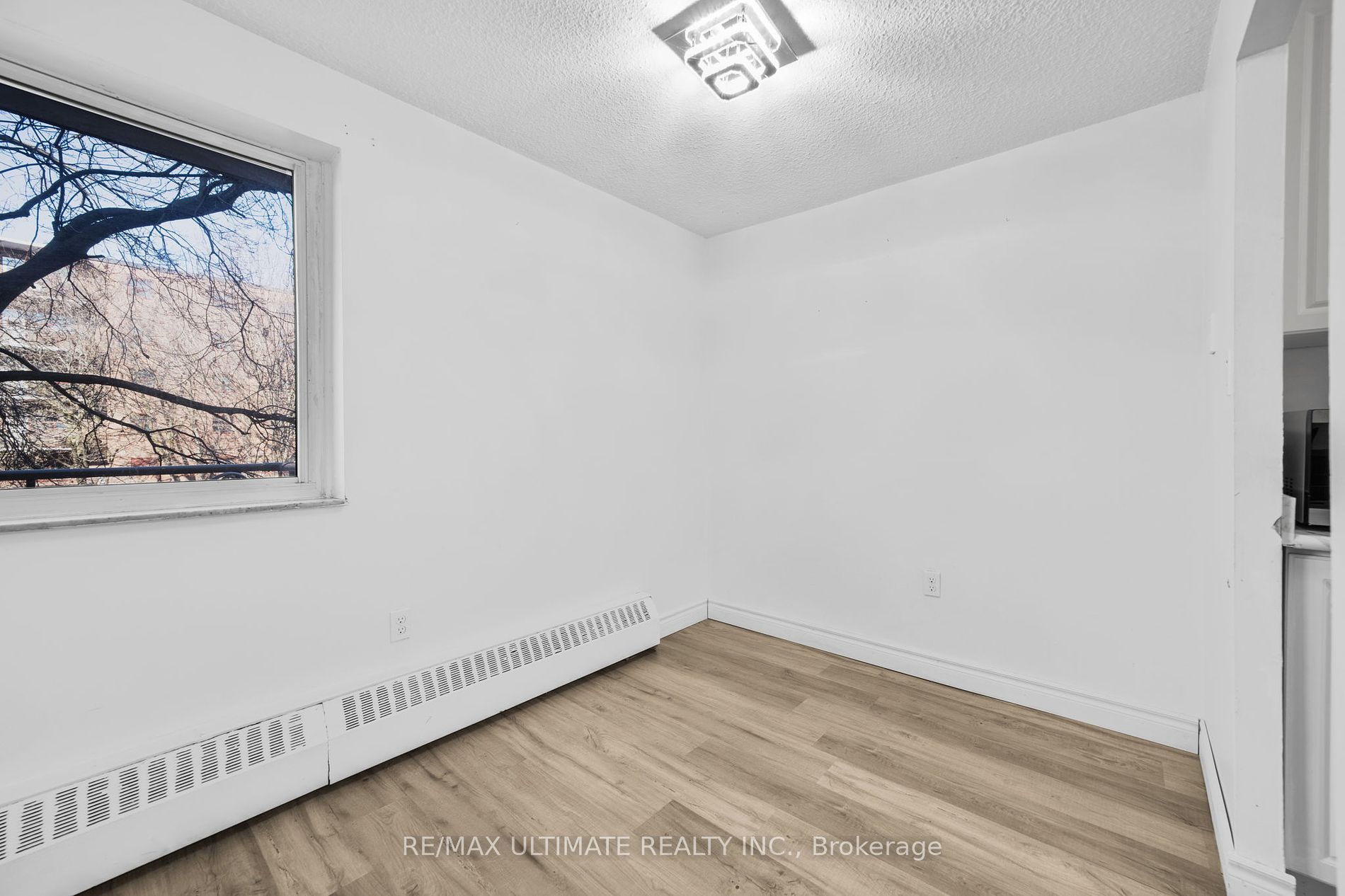 936 Glen St, #205