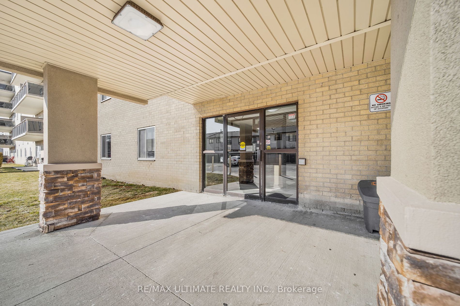 936 Glen St, #205
