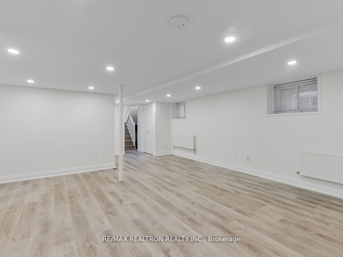 123 Browning Ave