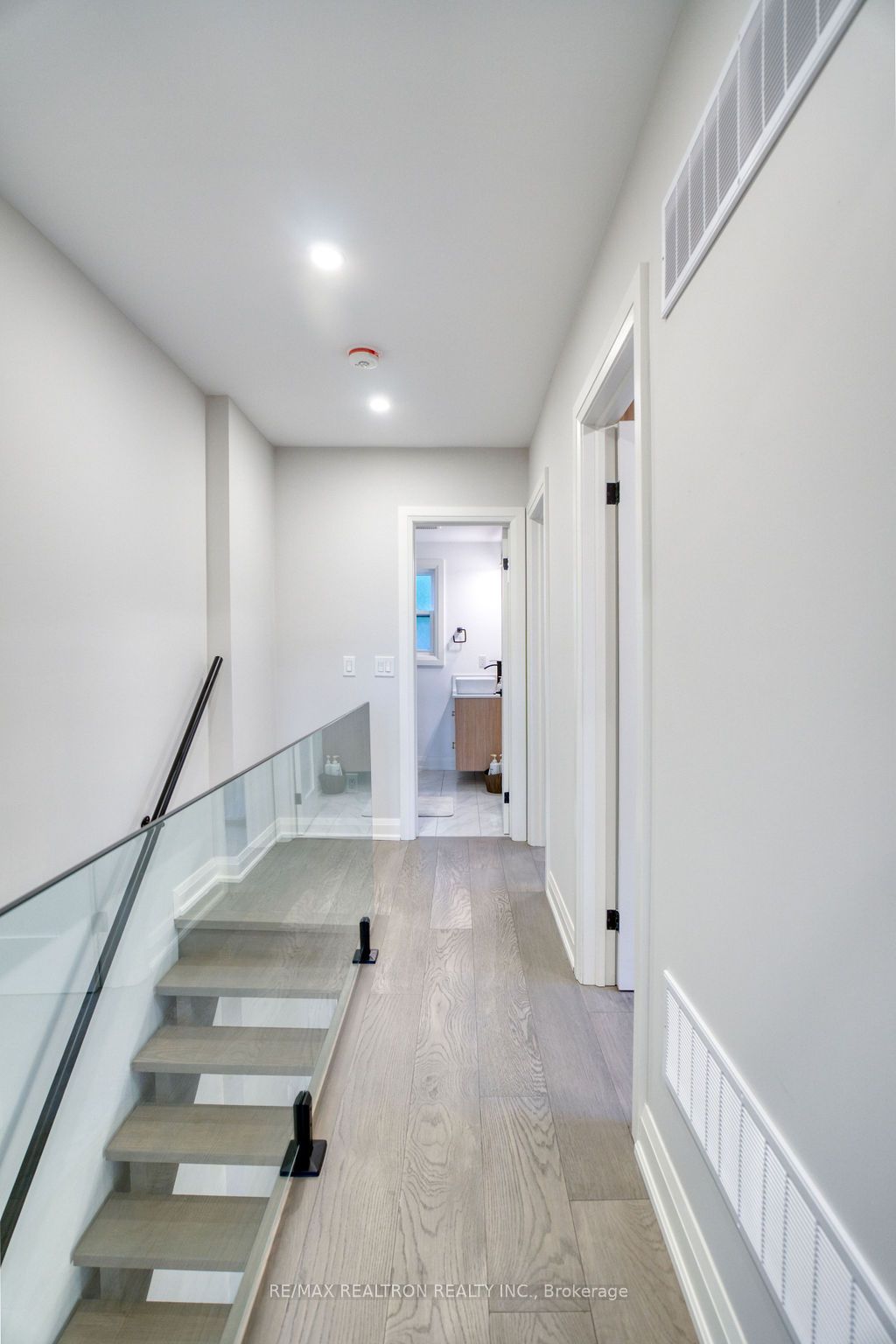 24 Erindale Ave