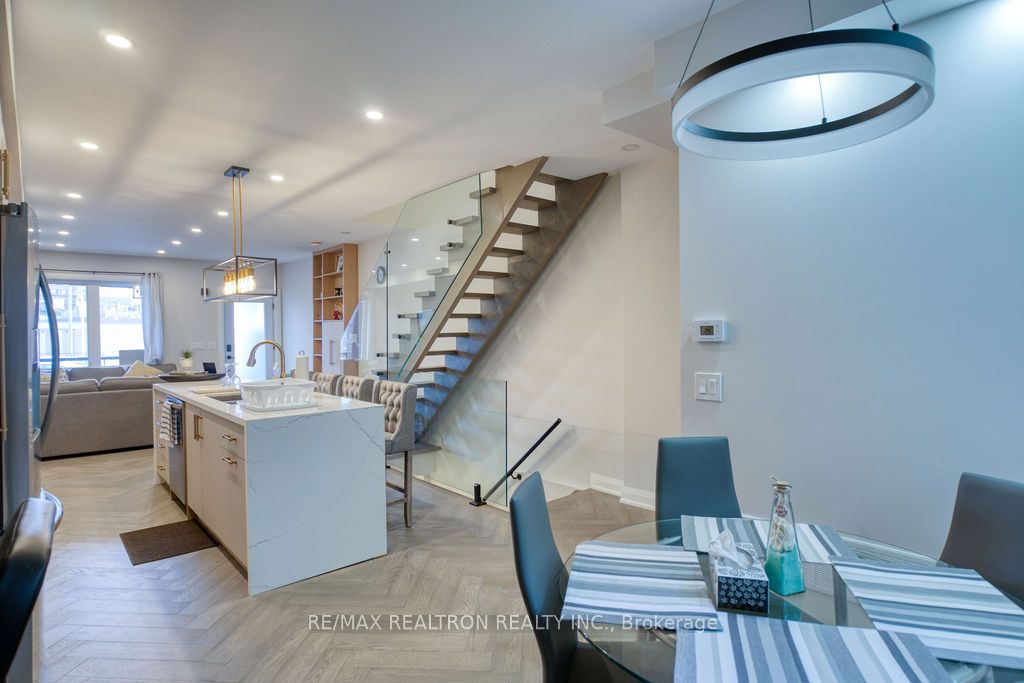24 Erindale Ave