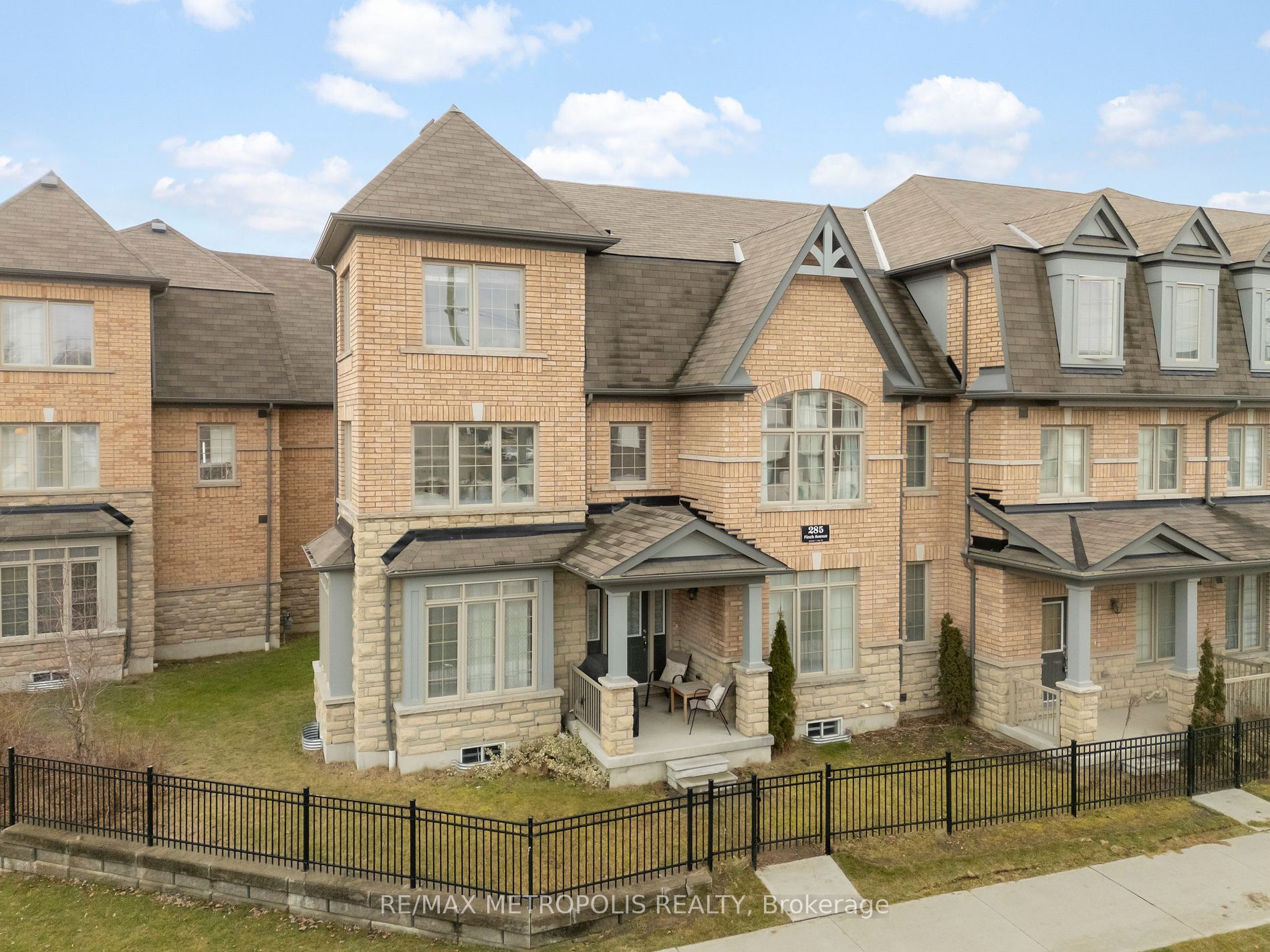 285 Finch Ave, #19