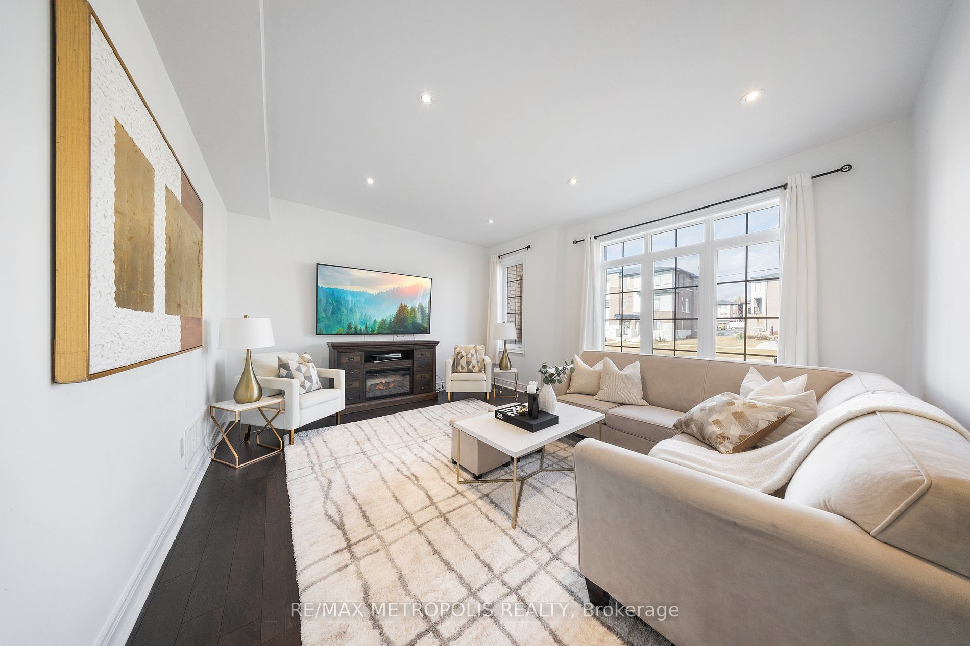 285 Finch Ave, #19